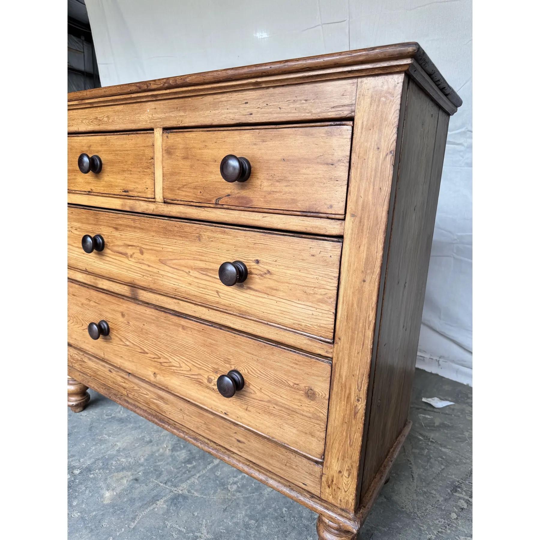 Wood 19th Century English Pine Chest of Drawers For Sale