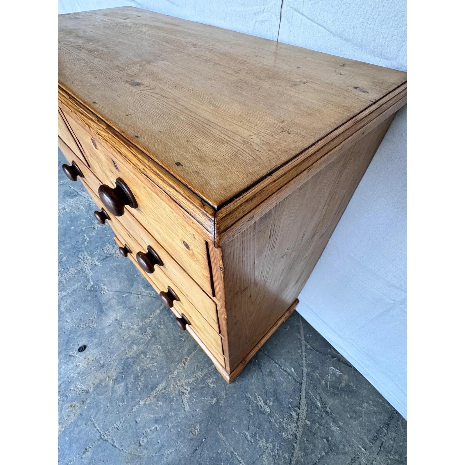 Fine XIX secolo 19th Century English Pine Chest of Drawers in vendita