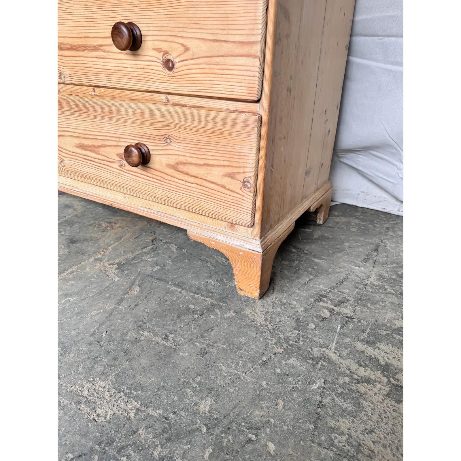 Wood 19th Century English Pine Chest of Drawers For Sale