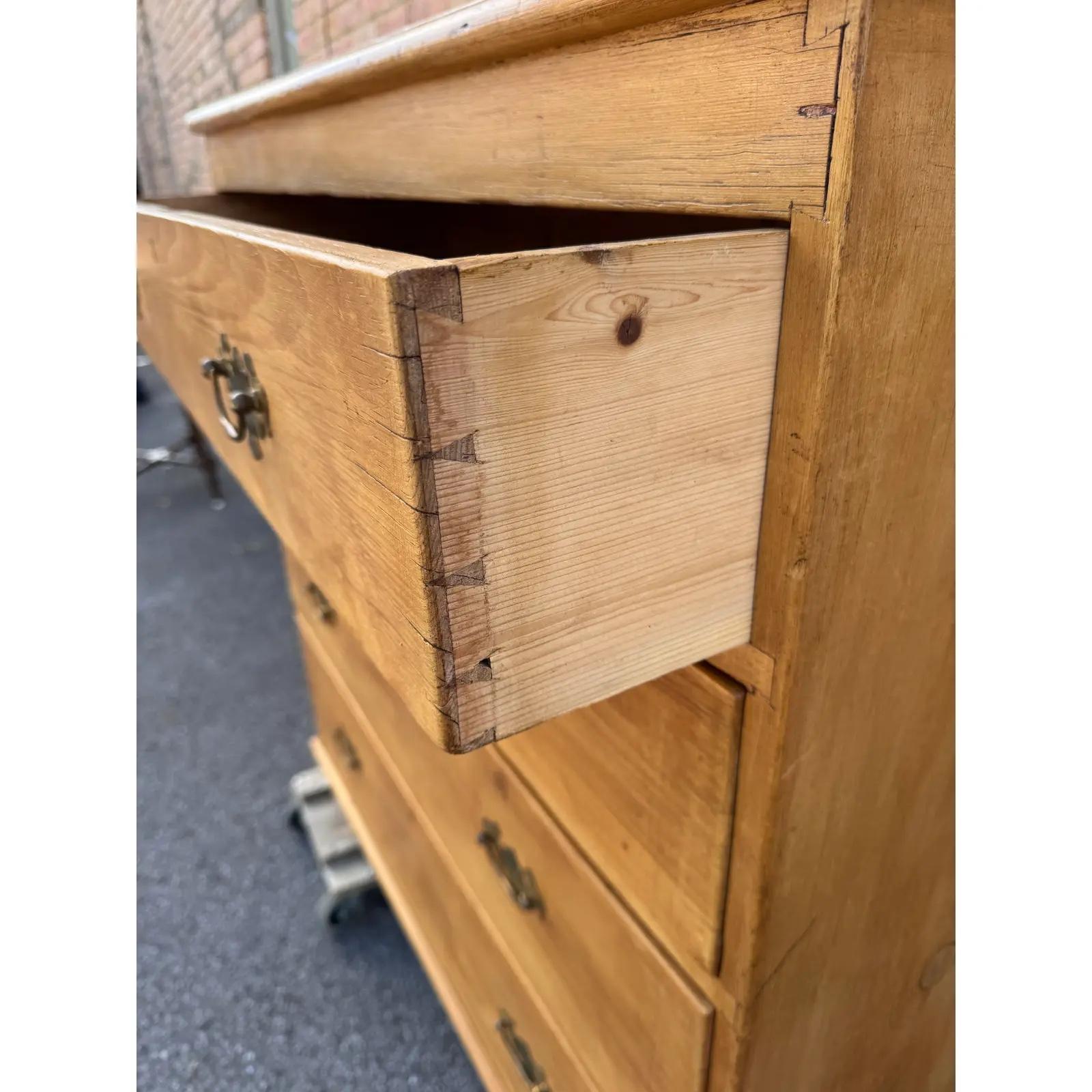 Wood 19th Century English Pine Chest of Drawers For Sale