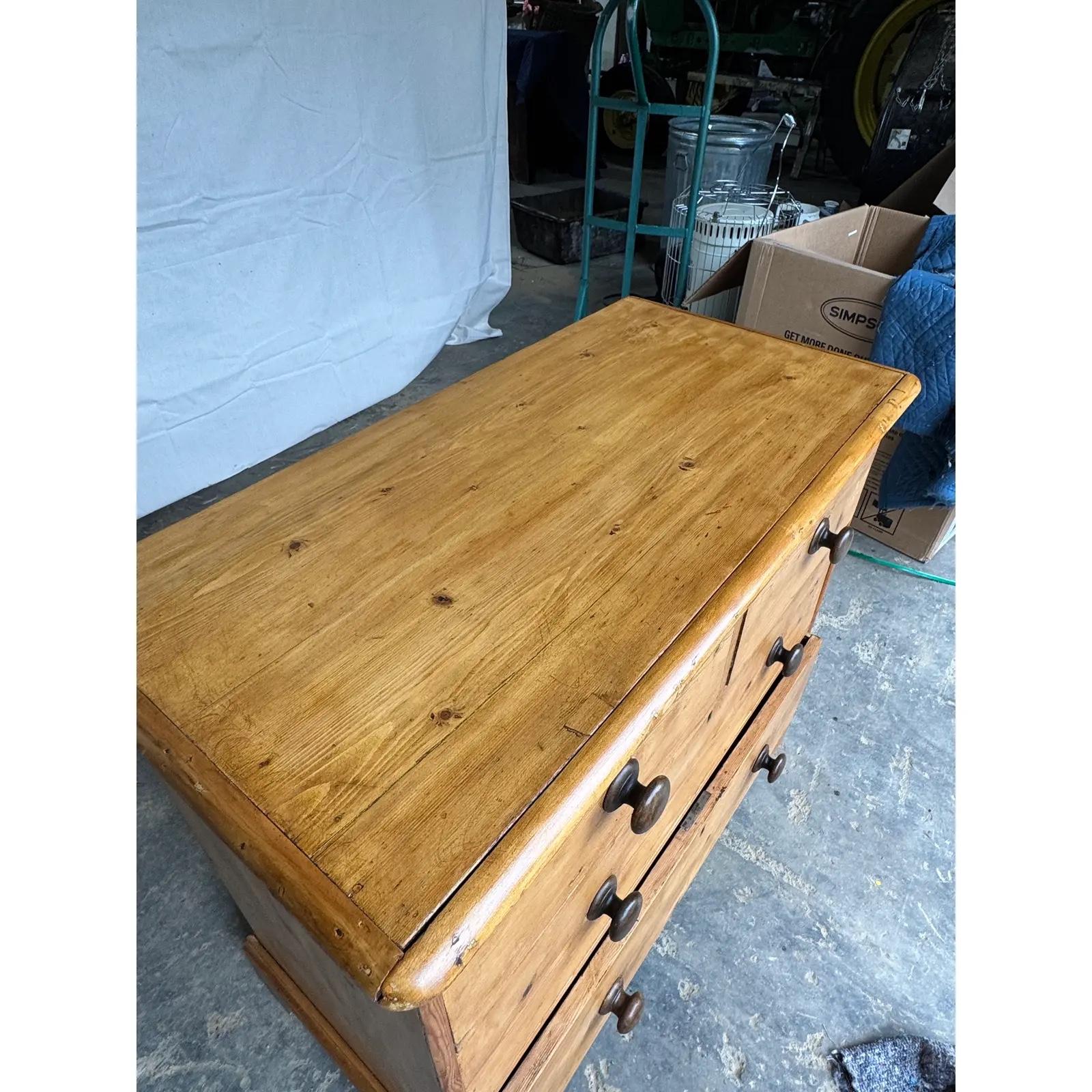 Wood 19th Century English Pine Chest of Drawers For Sale