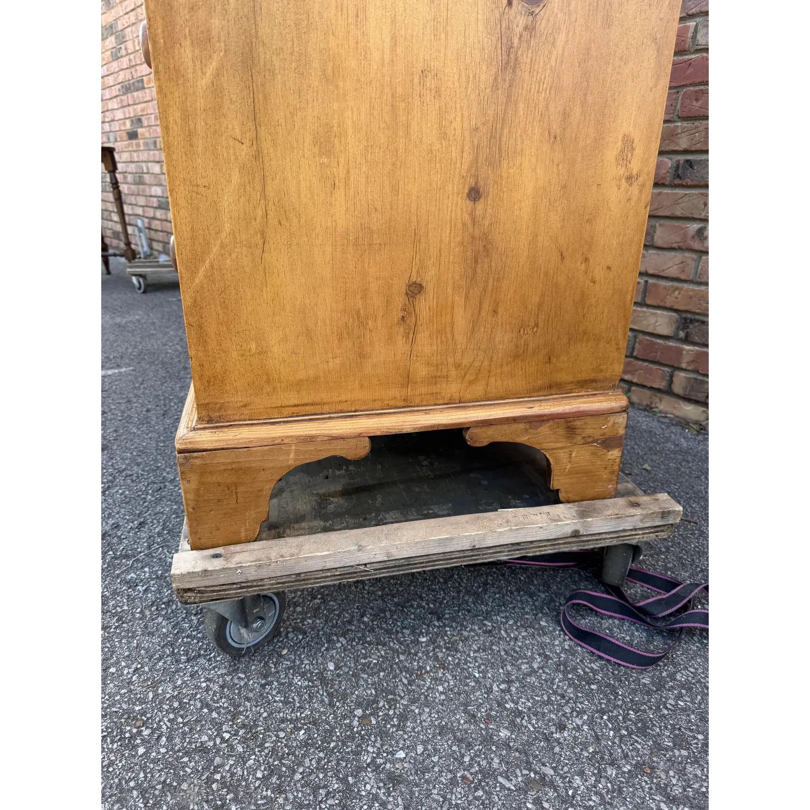Wood 19th Century English Pine Chest of Drawers For Sale