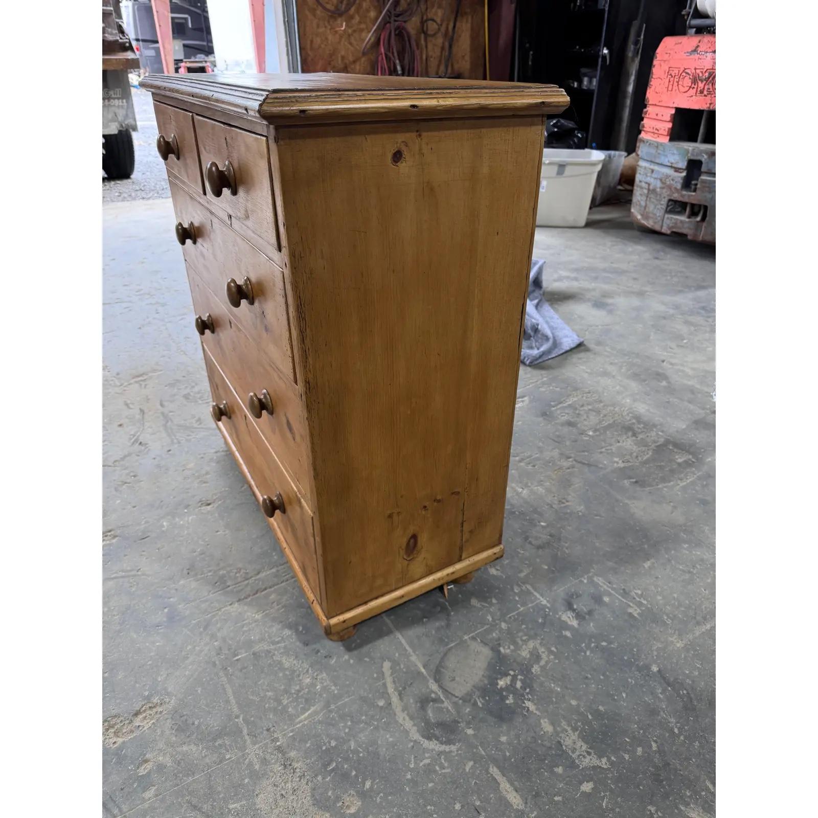 Englische Kiefernholzkommode aus dem 19. im Angebot 1