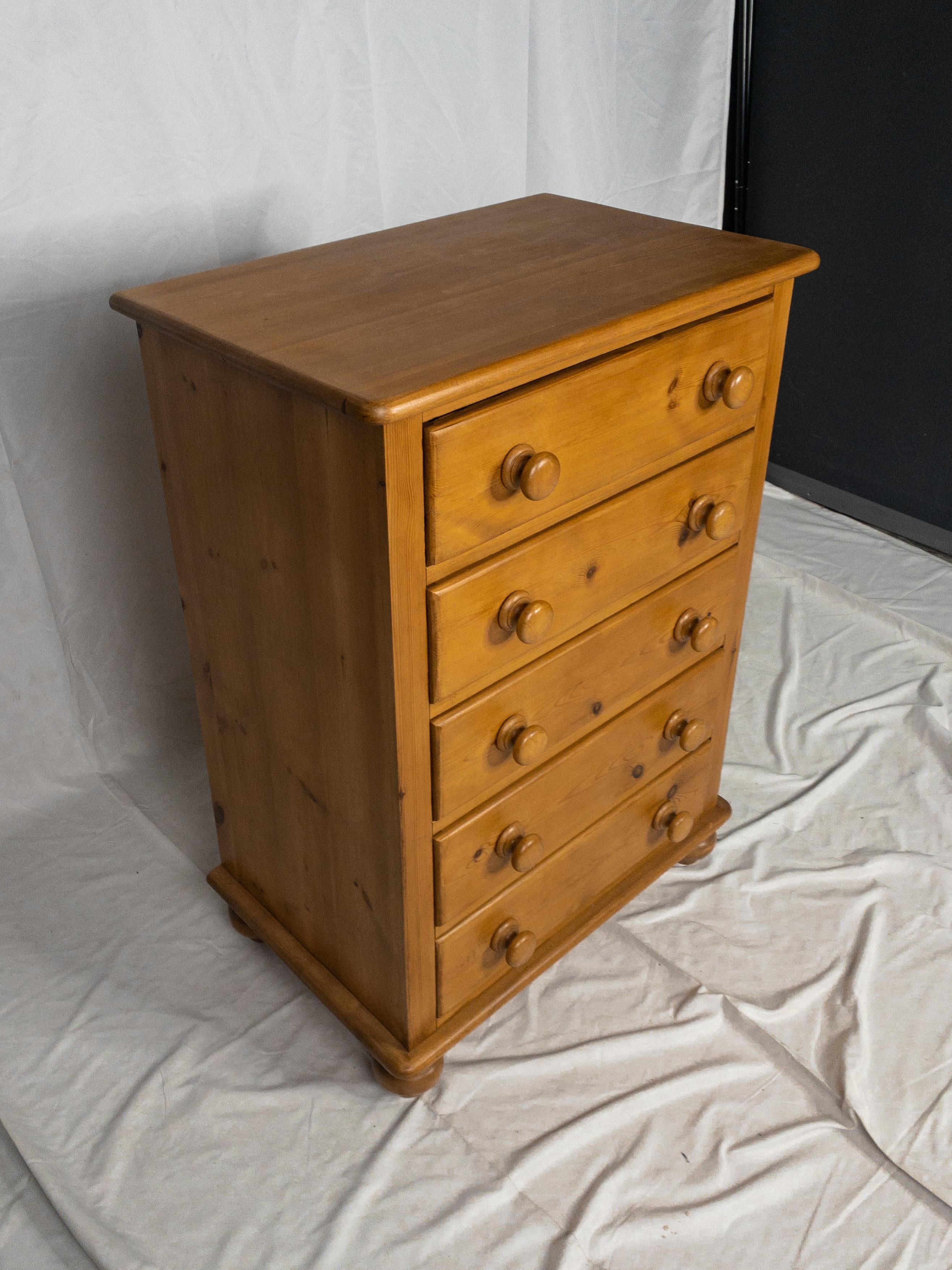 19th Century English Pine Chest of Drawers For Sale 1