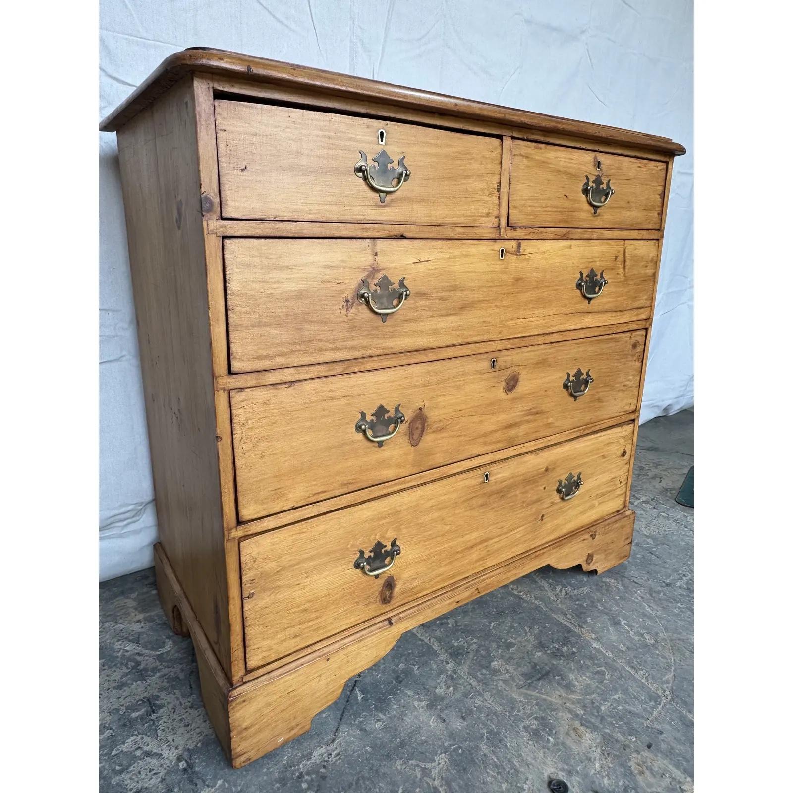 19th Century English Pine Chest of Drawers For Sale 1