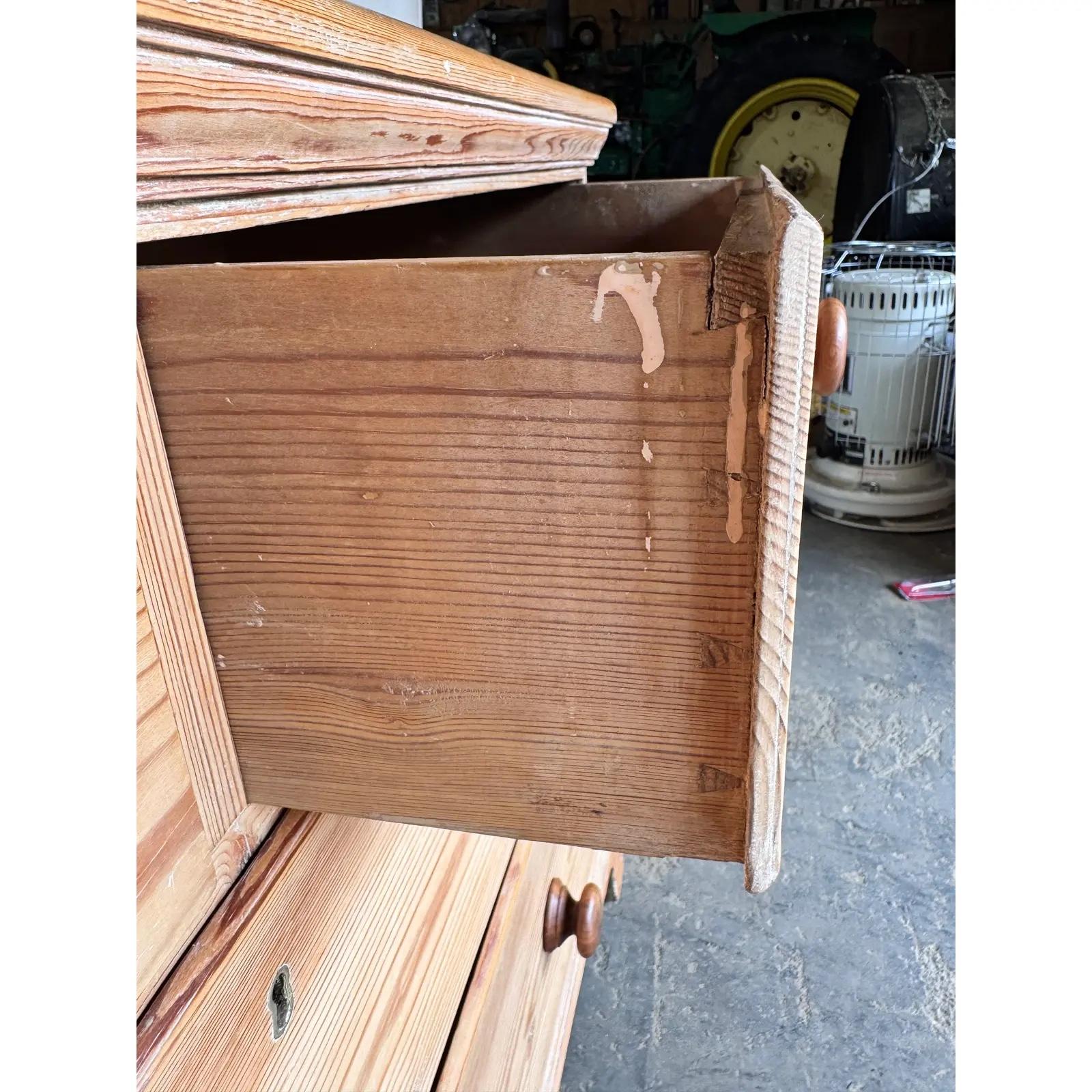 19th Century English Pine Chest of Drawers For Sale 1