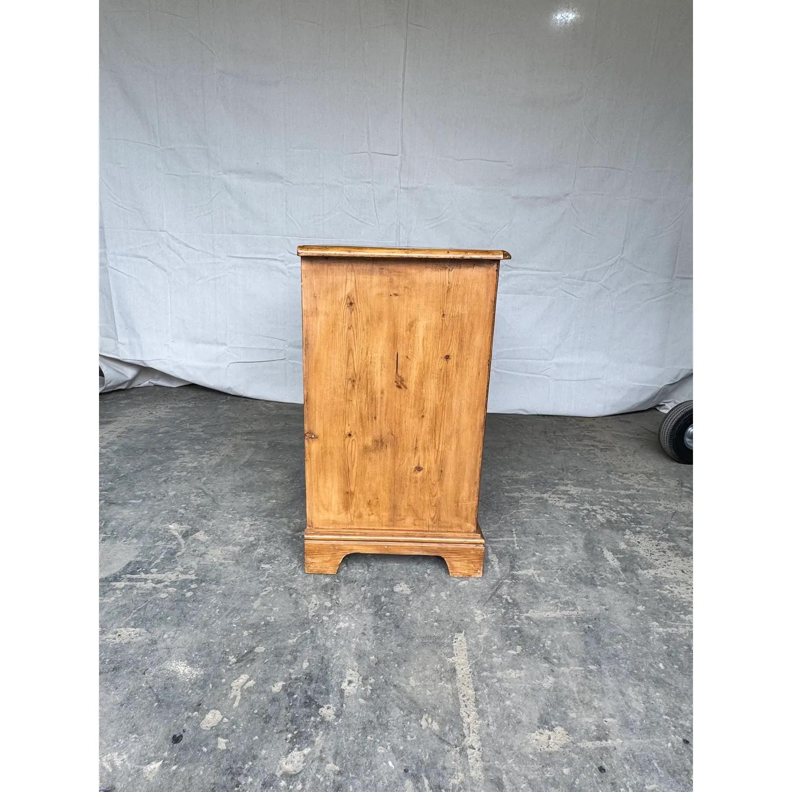 19th Century English Pine Chest of Drawers For Sale 1