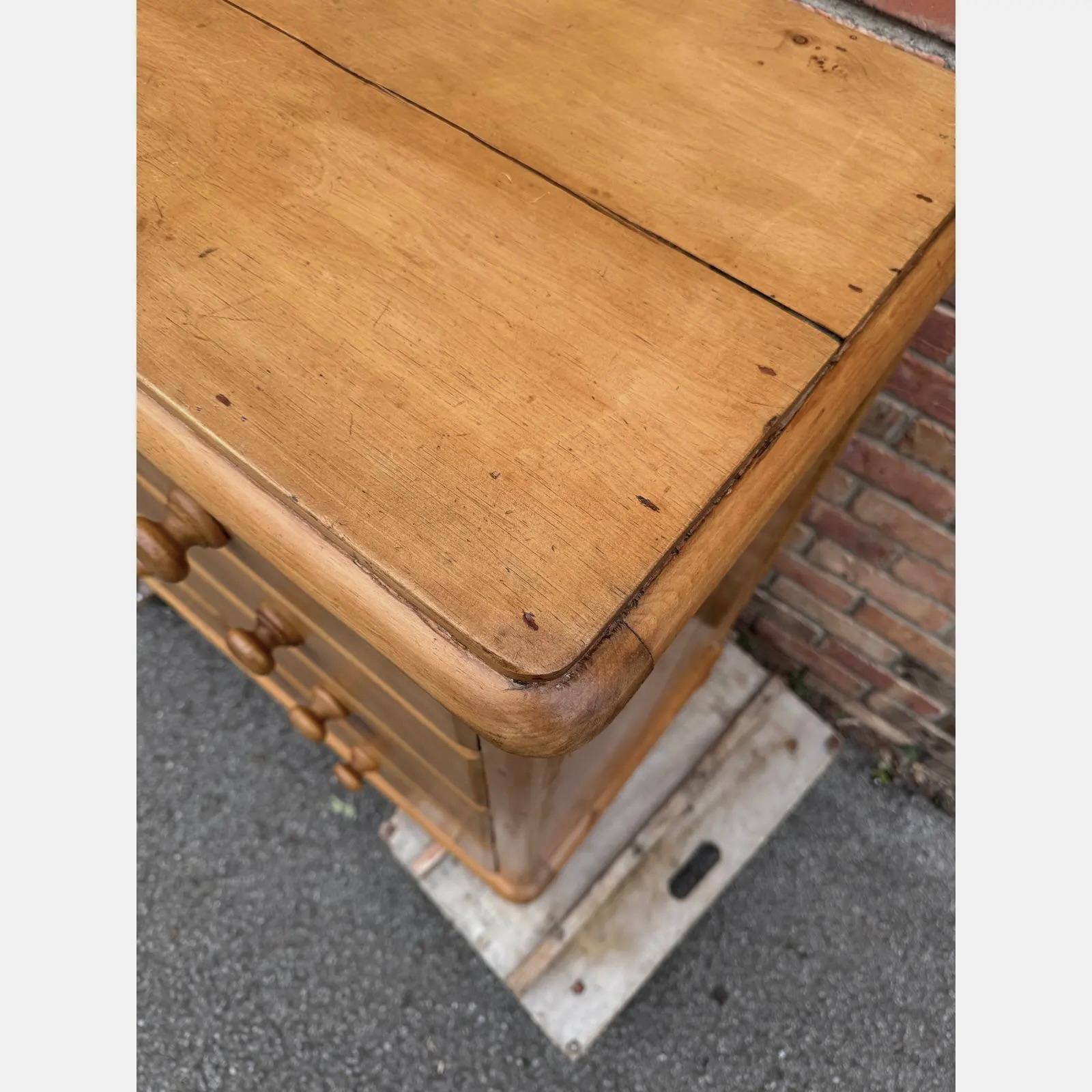19th Century English Pine Chest of Drawers For Sale 1