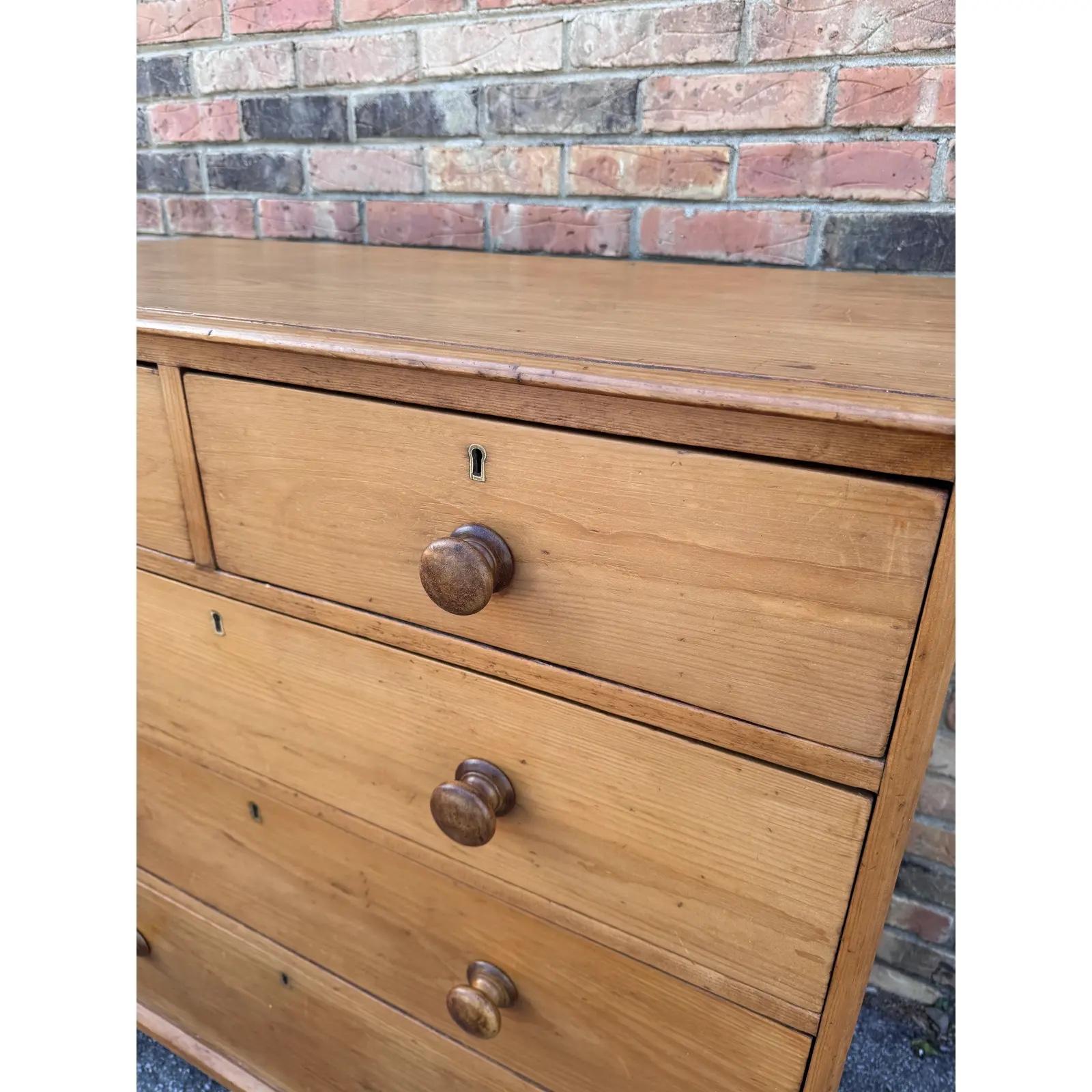 19th Century English Pine Chest of Drawers For Sale 1