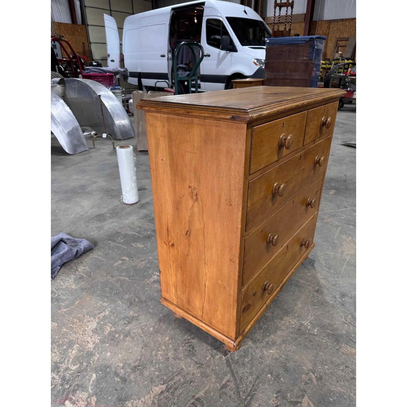 Englische Kiefernholzkommode aus dem 19. im Angebot 2