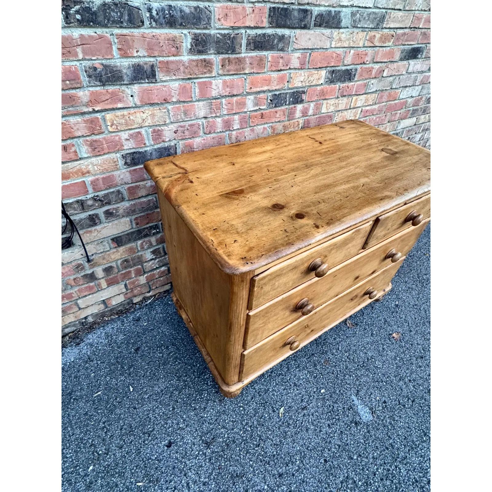 19th Century English Pine Chest of Drawers For Sale 4