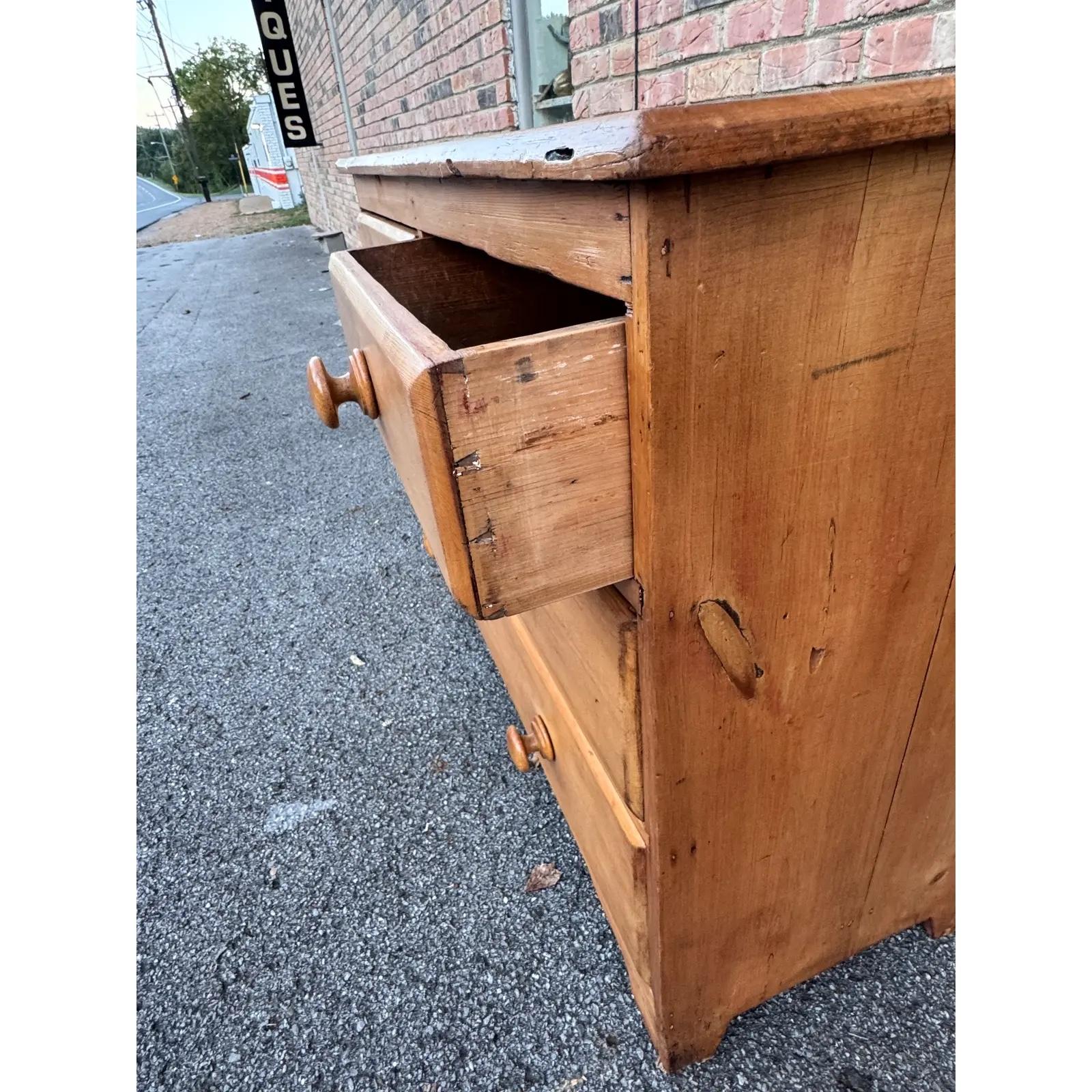 19th Century English Pine Chest of Drawers in vendita 1
