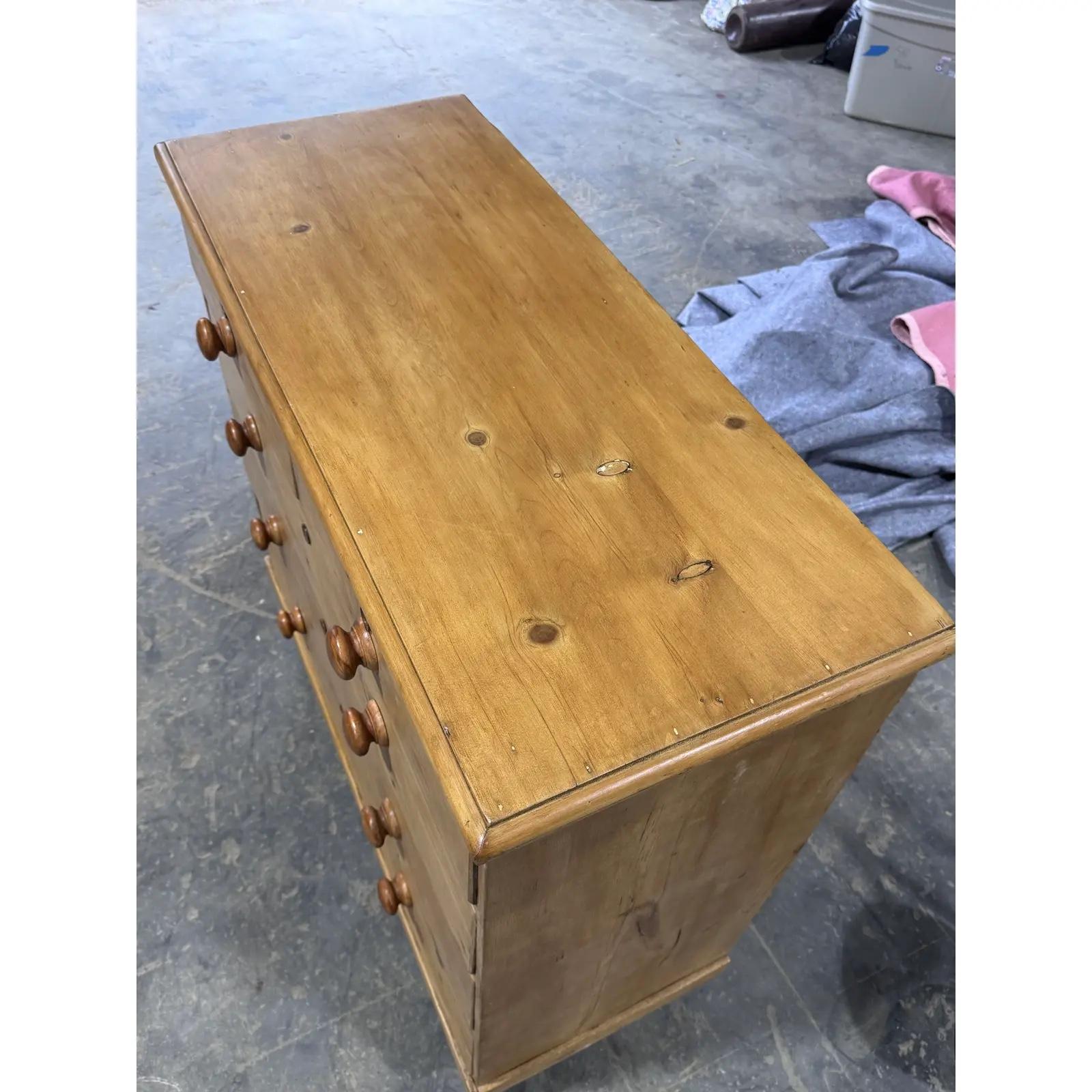 Englische Kiefernholzkommode aus dem 19. im Angebot 3