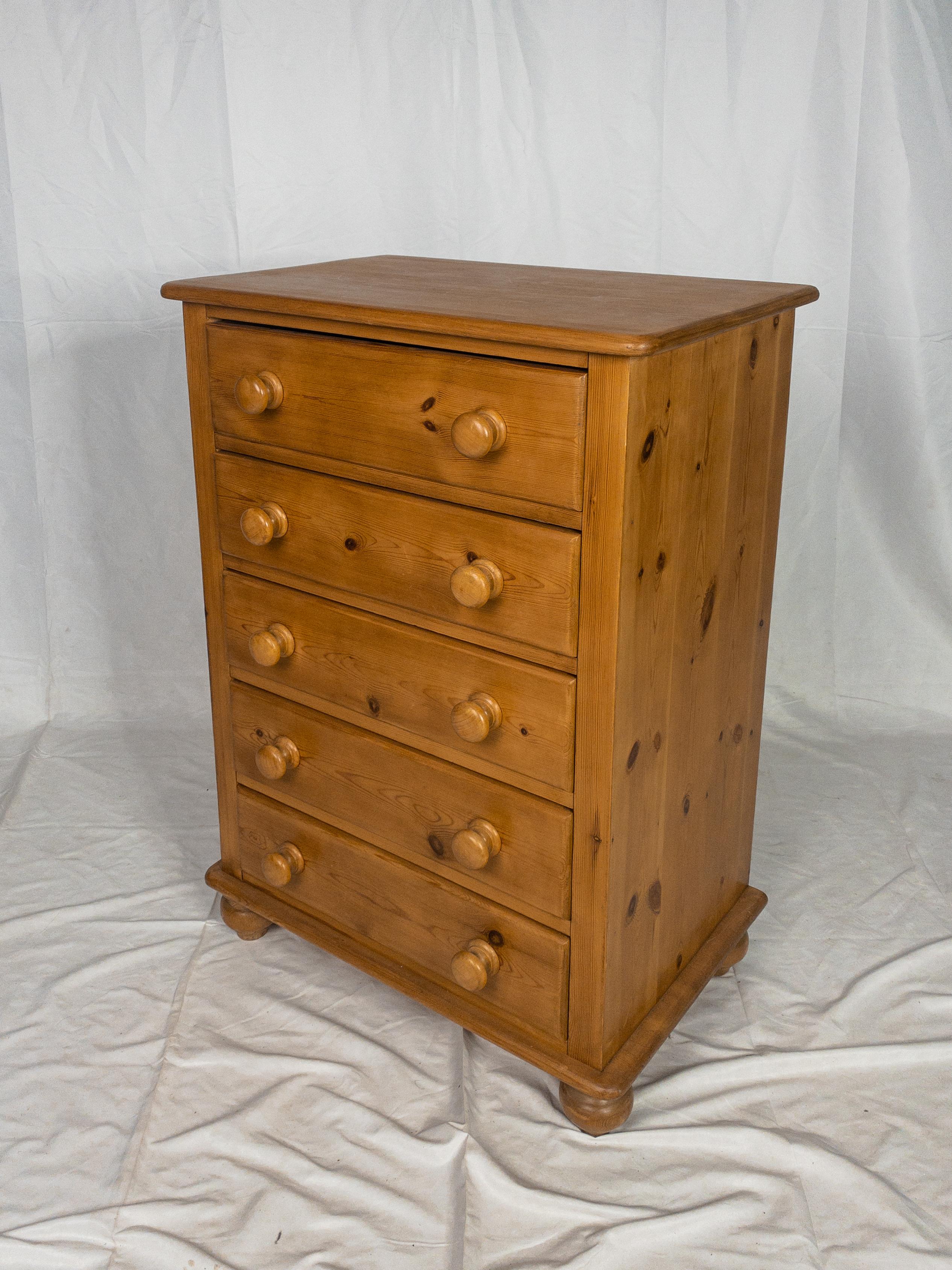 19th Century English Pine Chest of Drawers For Sale 3