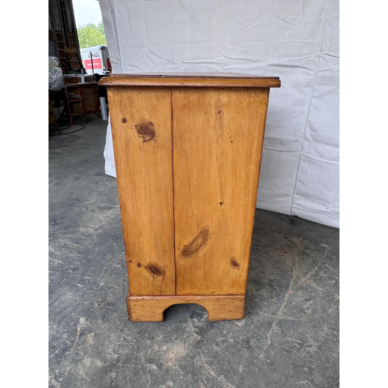 19th Century English Pine Chest of Drawers For Sale 3