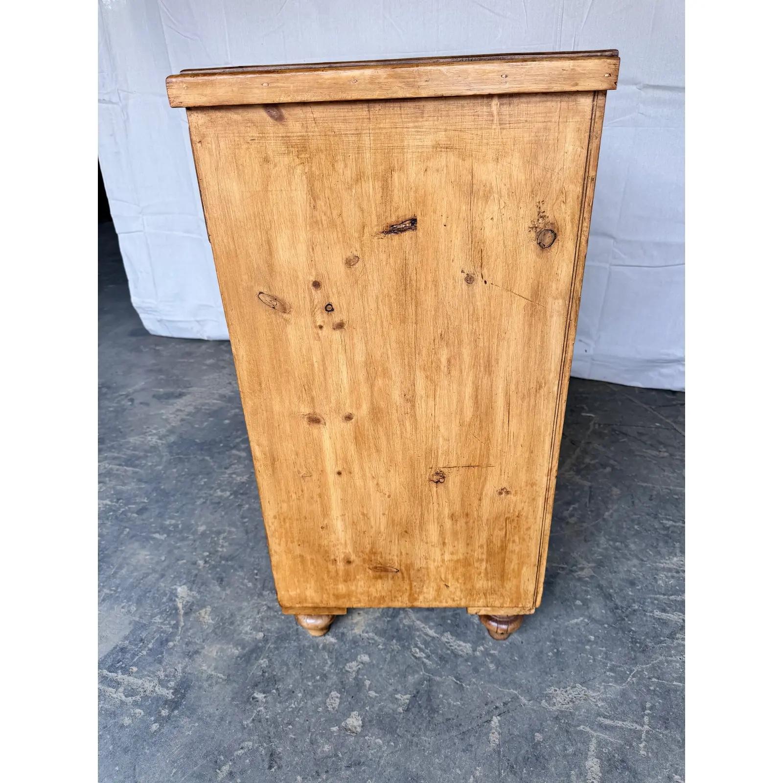 19th Century English Pine Chest of Drawers For Sale 3