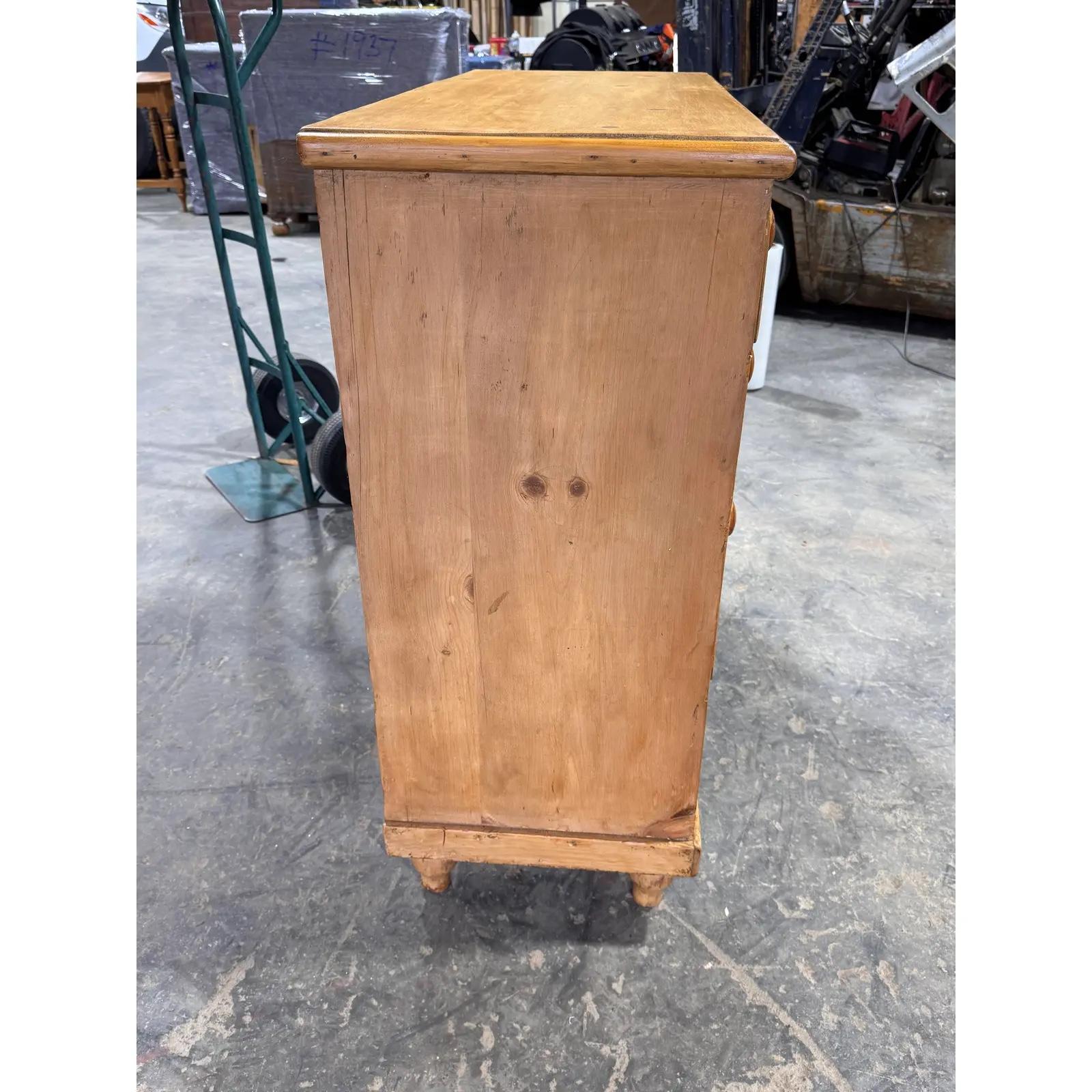 Englische Kiefernholzkommode aus dem 19. im Angebot 4