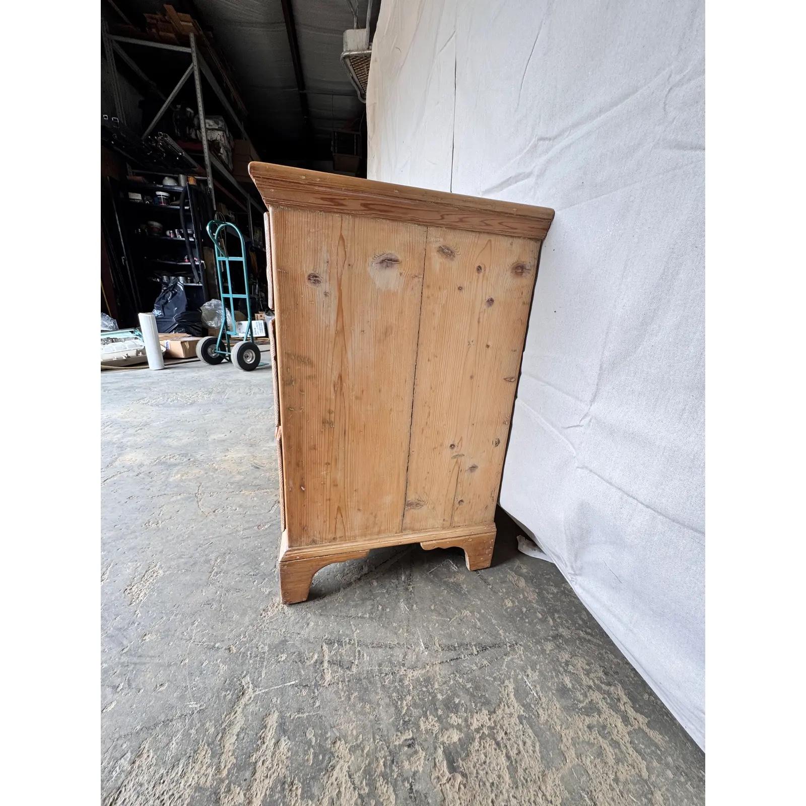 19th Century English Pine Chest of Drawers For Sale 4