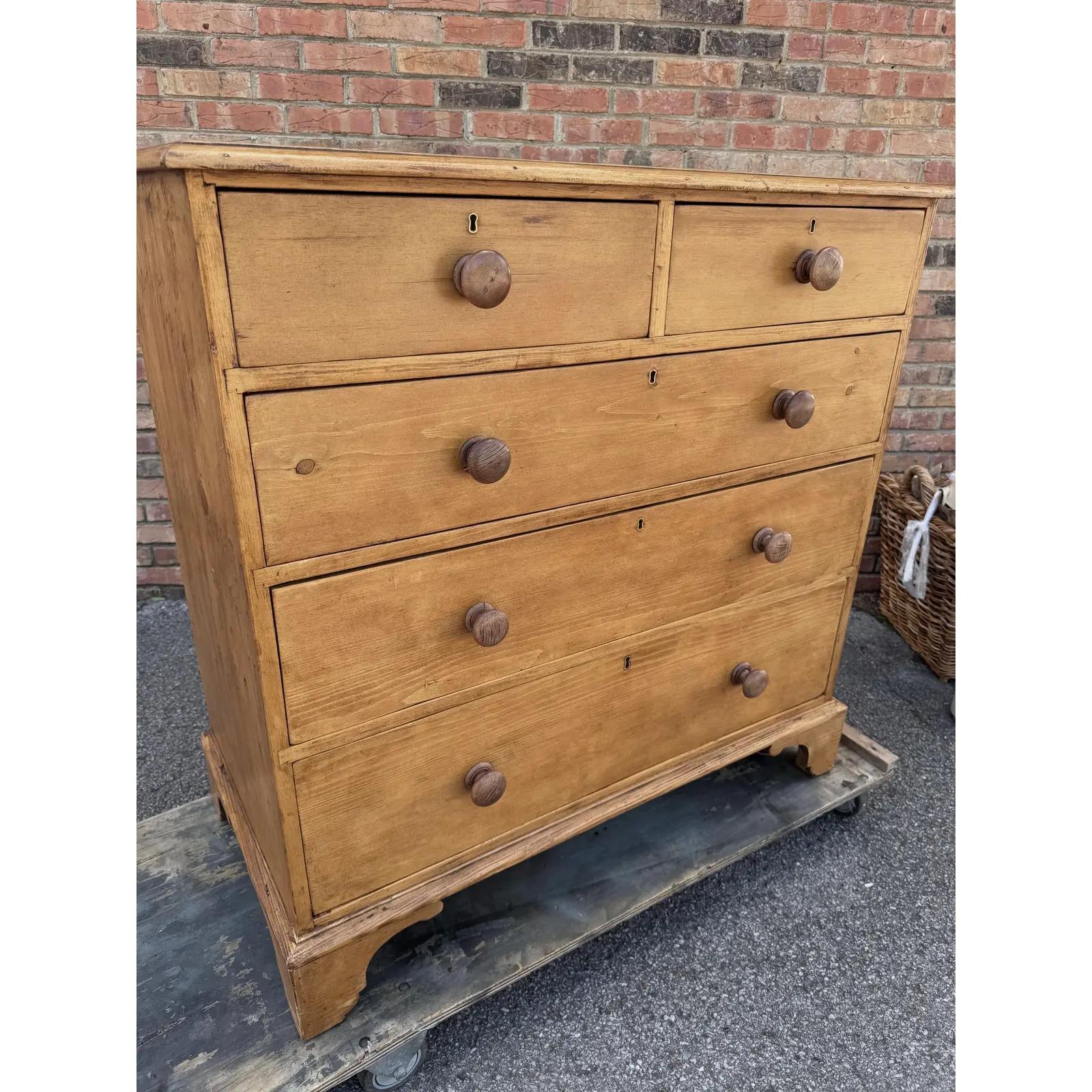 19th Century English Pine Chest of Drawers For Sale 4