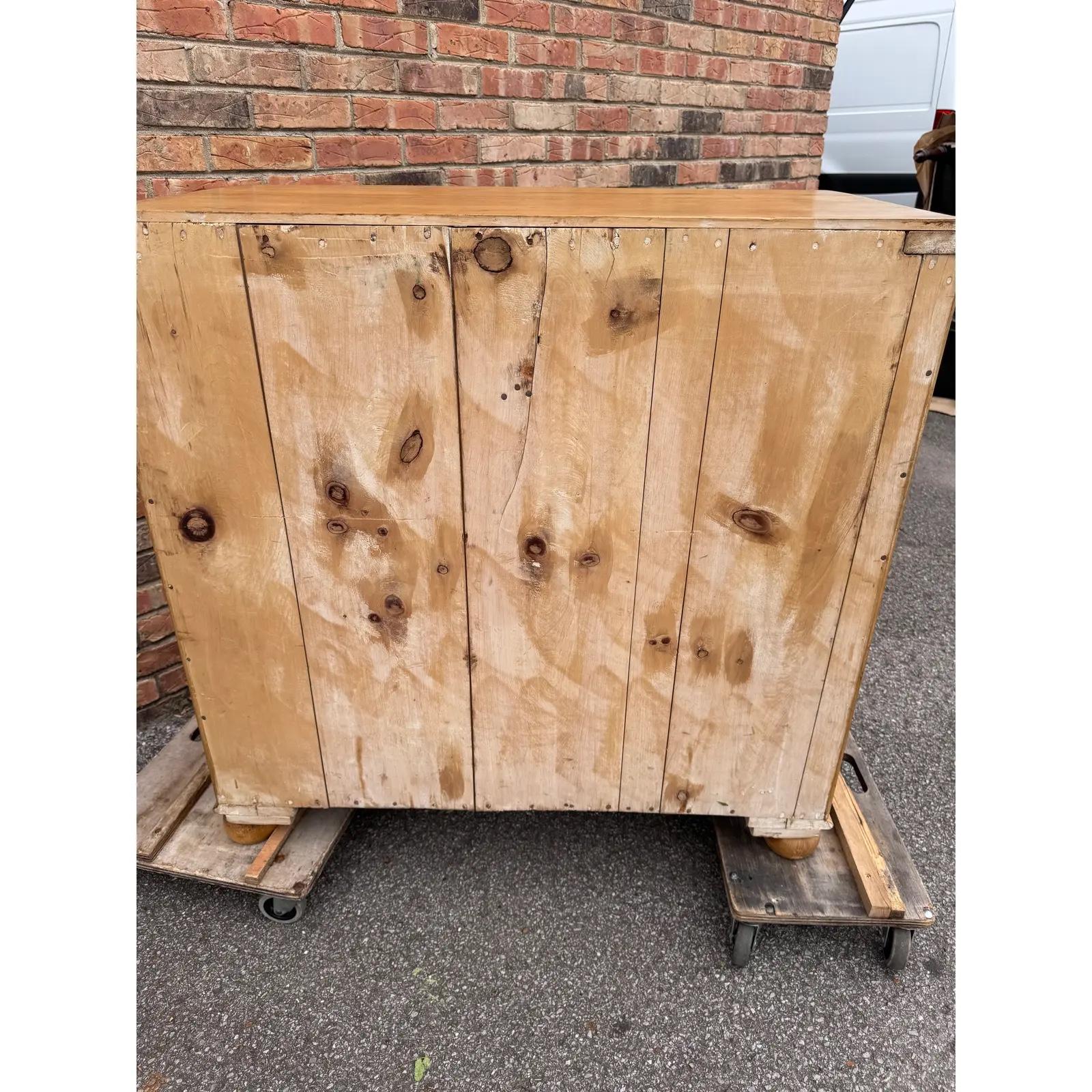 19th Century English Pine Chest of Drawers For Sale 4