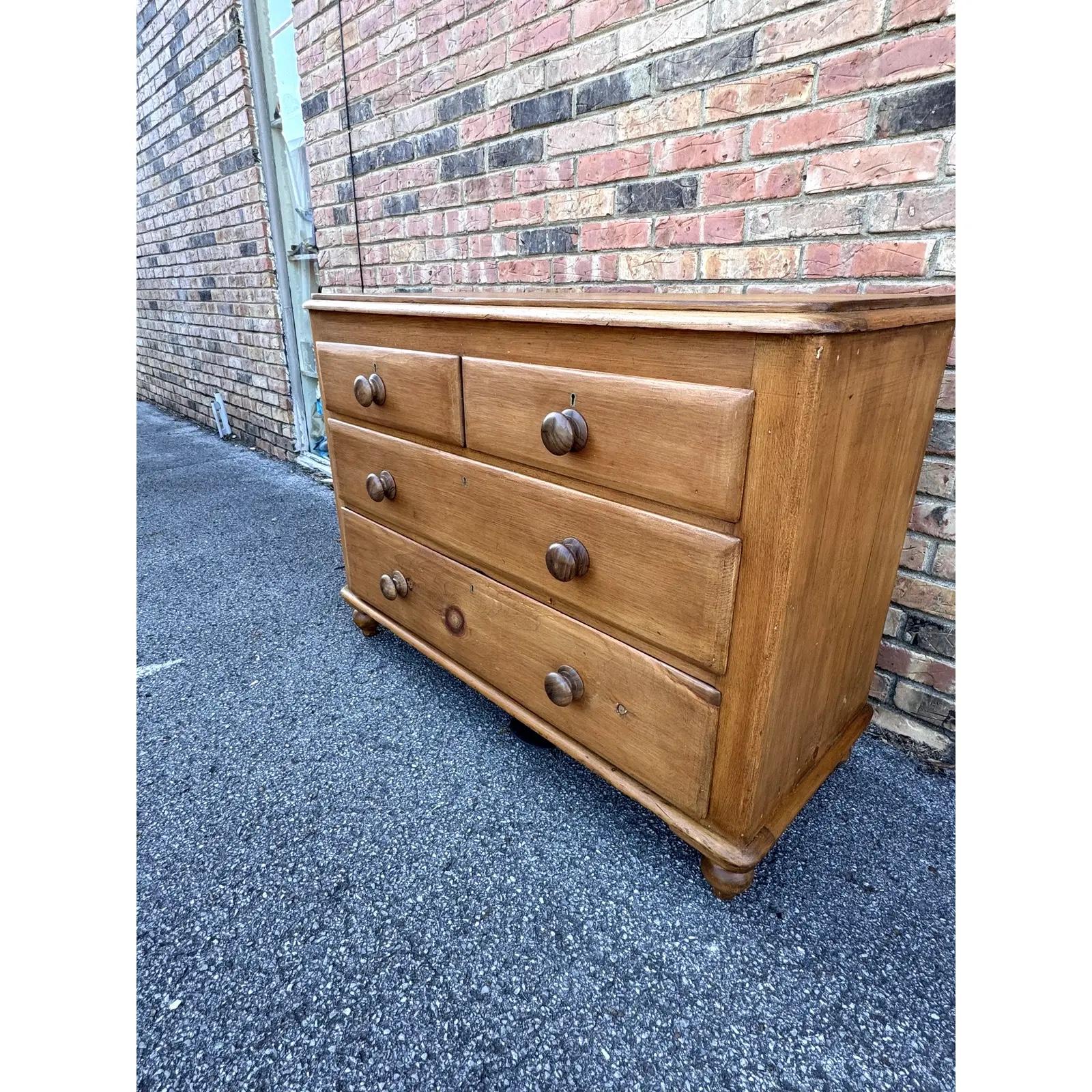 19th Century English Pine Chest of Drawers For Sale 5