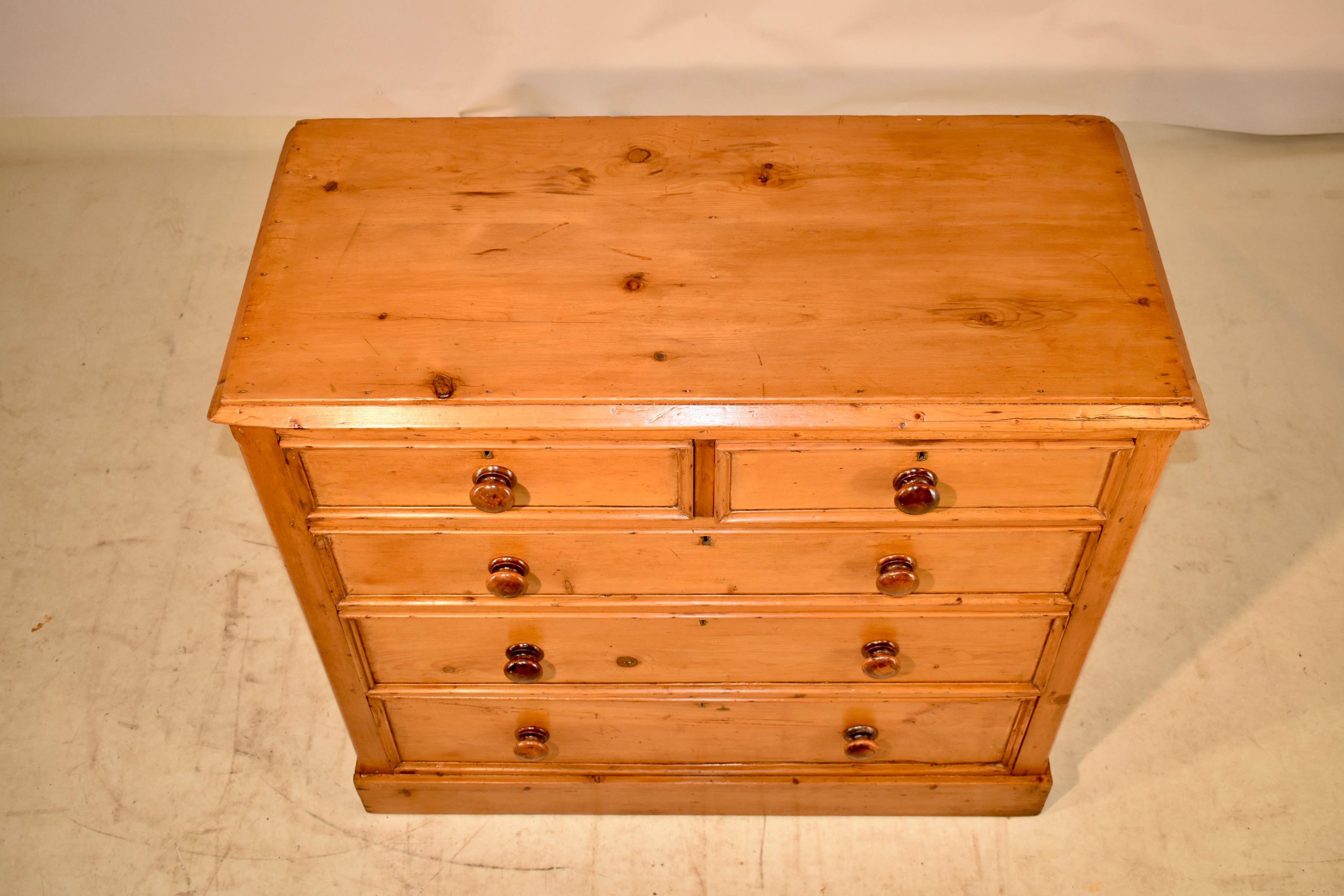 19th Century English Pine Chest of Drawers For Sale 4