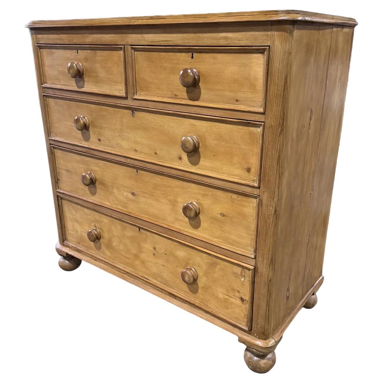 Englische Kiefernholzkommode aus dem 19.
