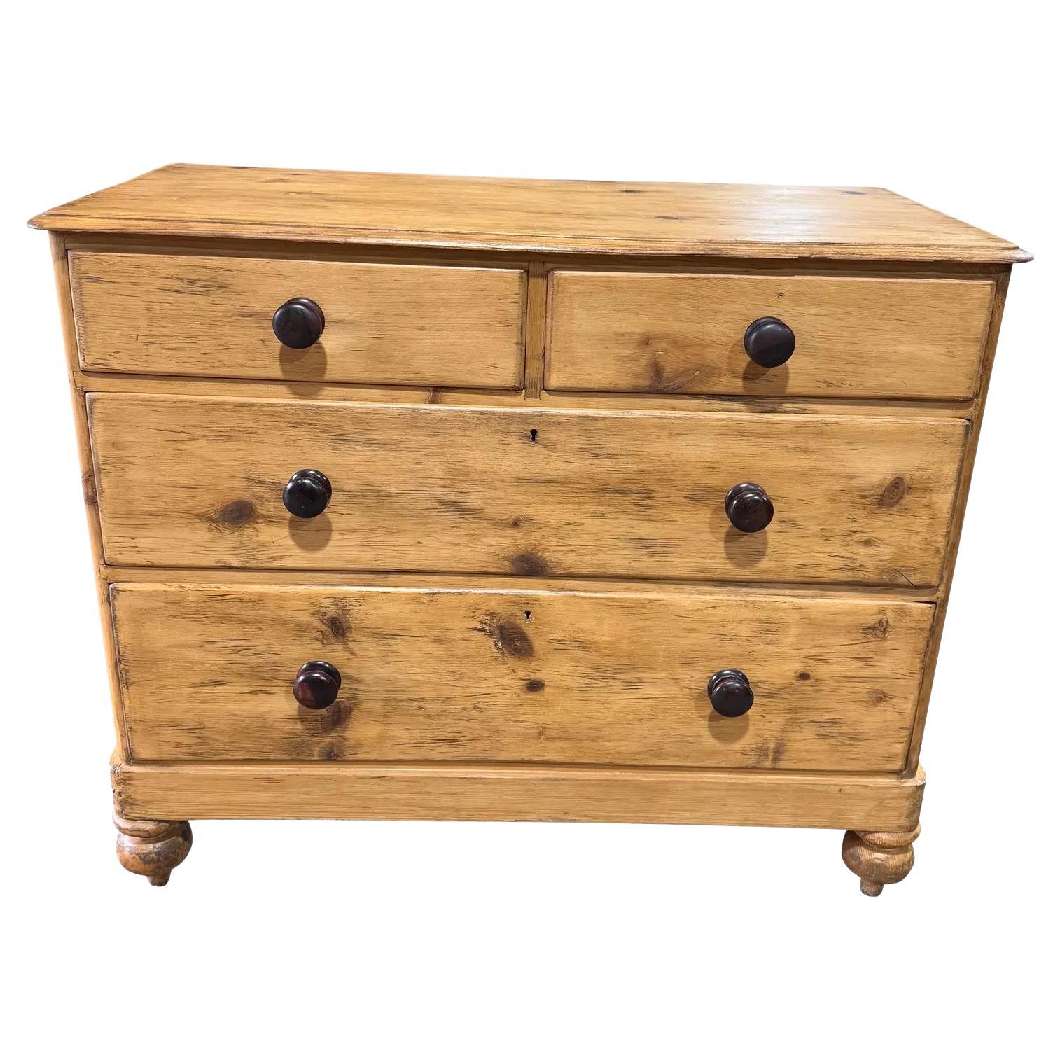 Cassettiera in pino inglese del XIX secolo