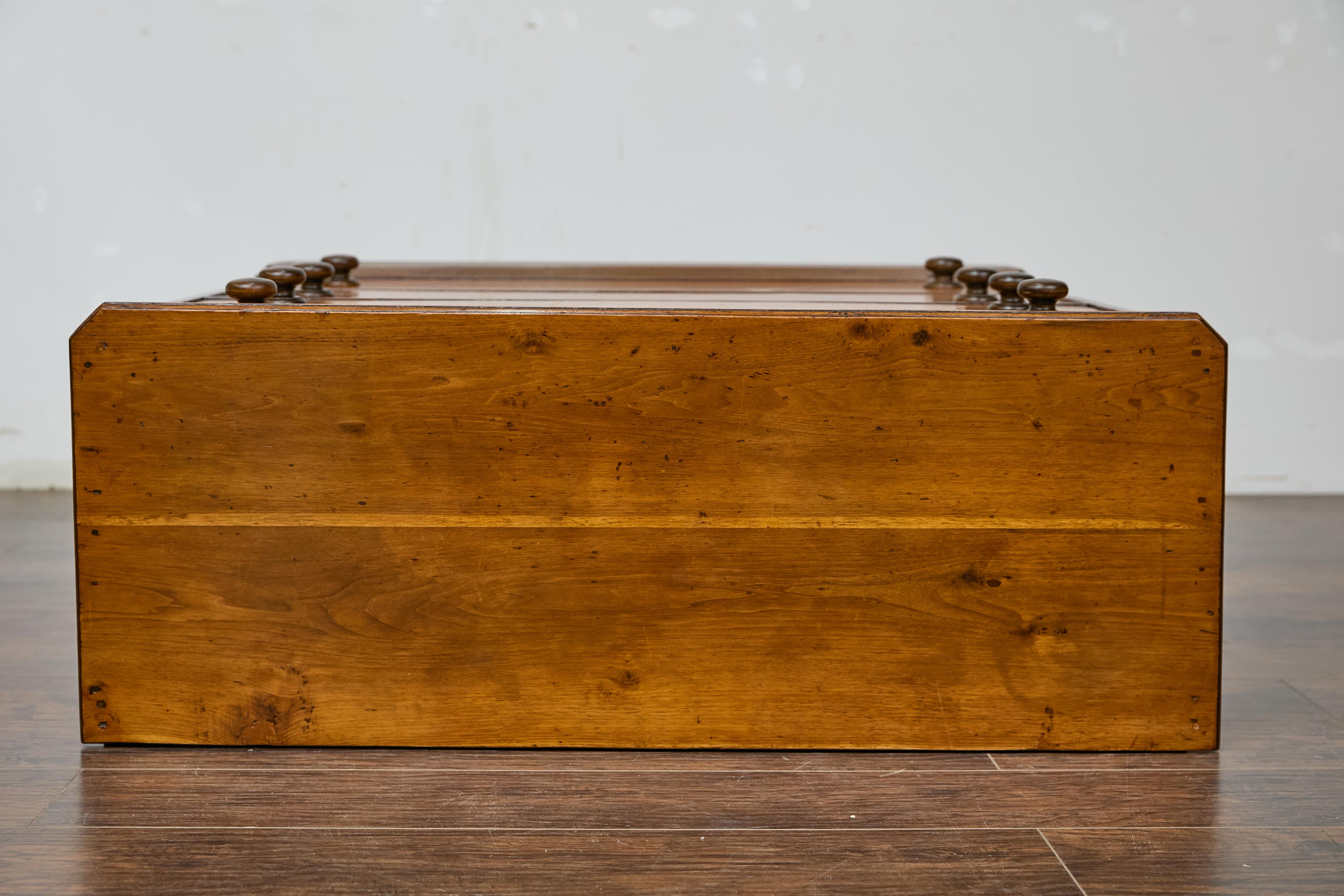 Coffre en pin anglais du 19ème siècle avec quatre tiroirs, pièce de rangement ancienne rustique en vente 9