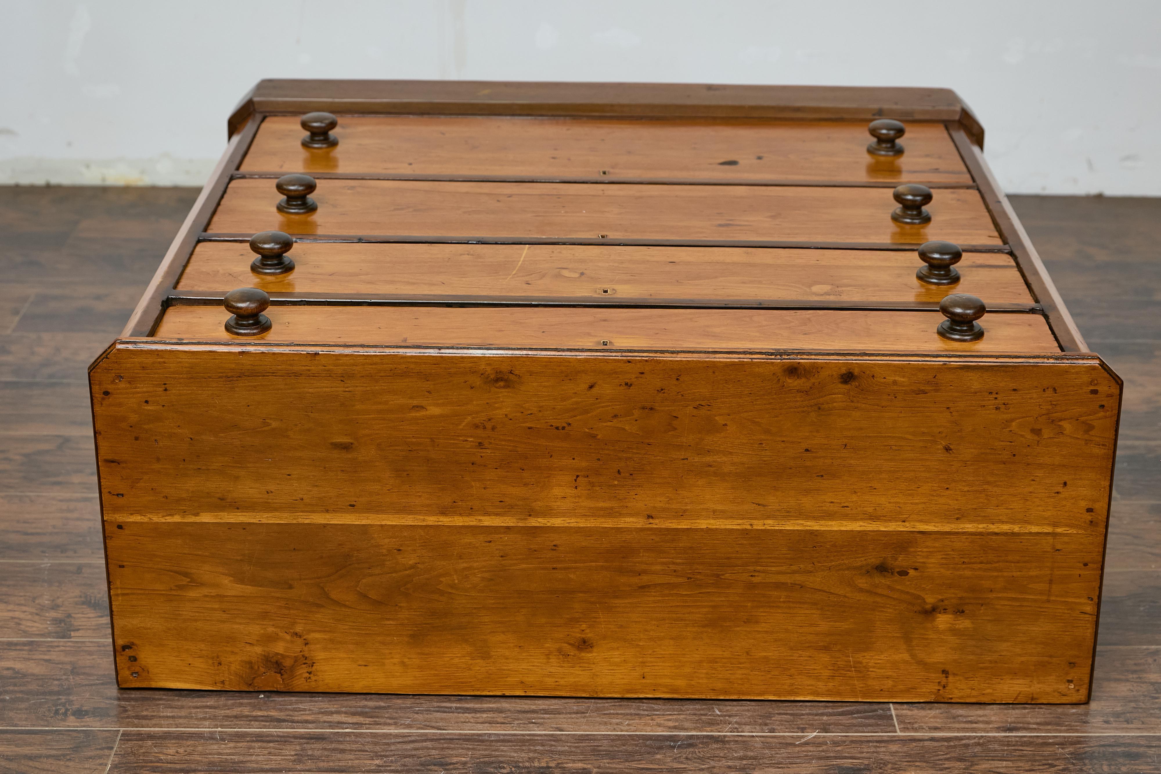 Coffre en pin anglais du 19ème siècle avec quatre tiroirs, pièce de rangement ancienne rustique en vente 10