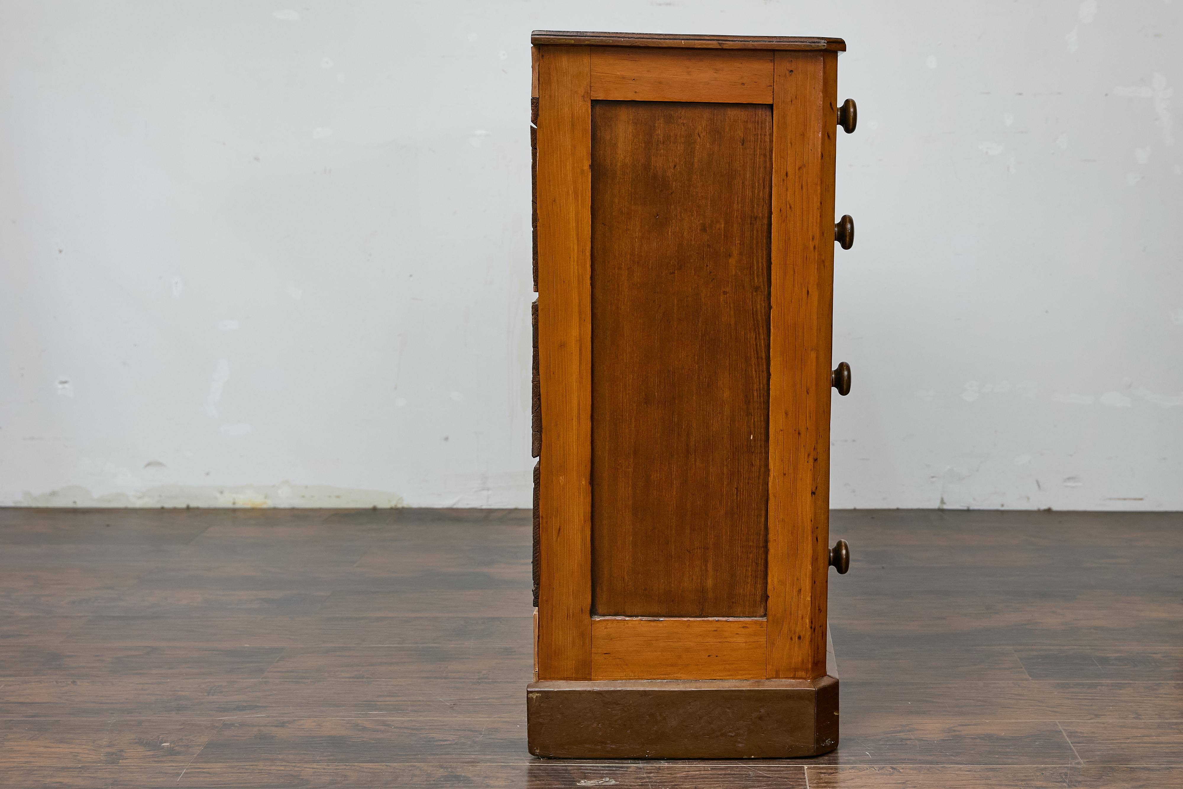 Coffre en pin anglais du 19ème siècle avec quatre tiroirs, pièce de rangement ancienne rustique en vente 3