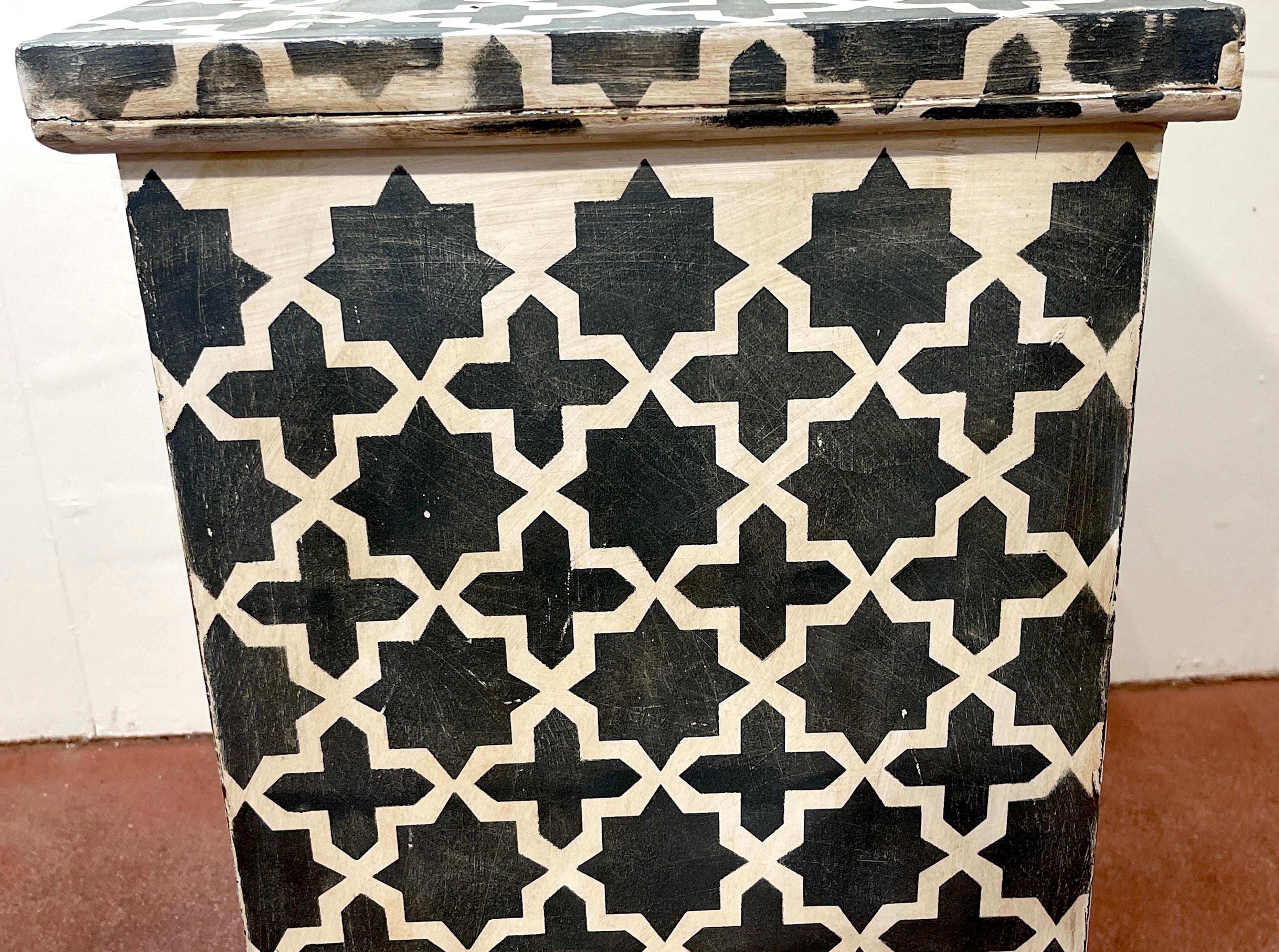 Cassapanca inglese del XIX secolo in pino con successiva decorazione a vernice Florentine in vendita 9