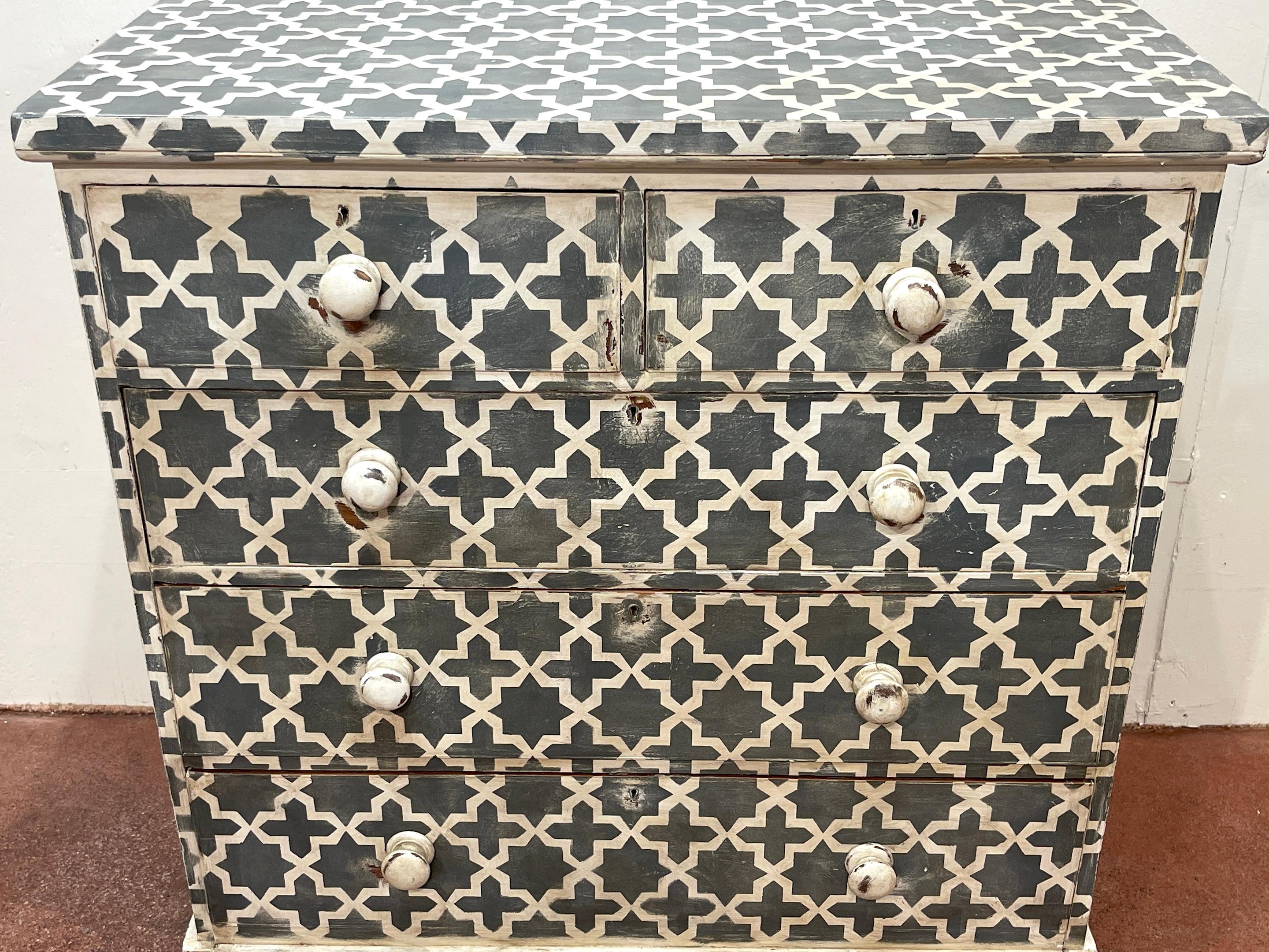 19th Century English Pine Chest with Later Florentine Paint Decoration  In Good Condition For Sale In West Palm Beach, FL