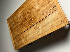 Table basse en pin anglais du XIXe siècle