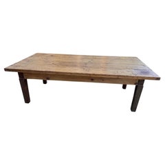 Table basse en pin anglais du 19ème siècle