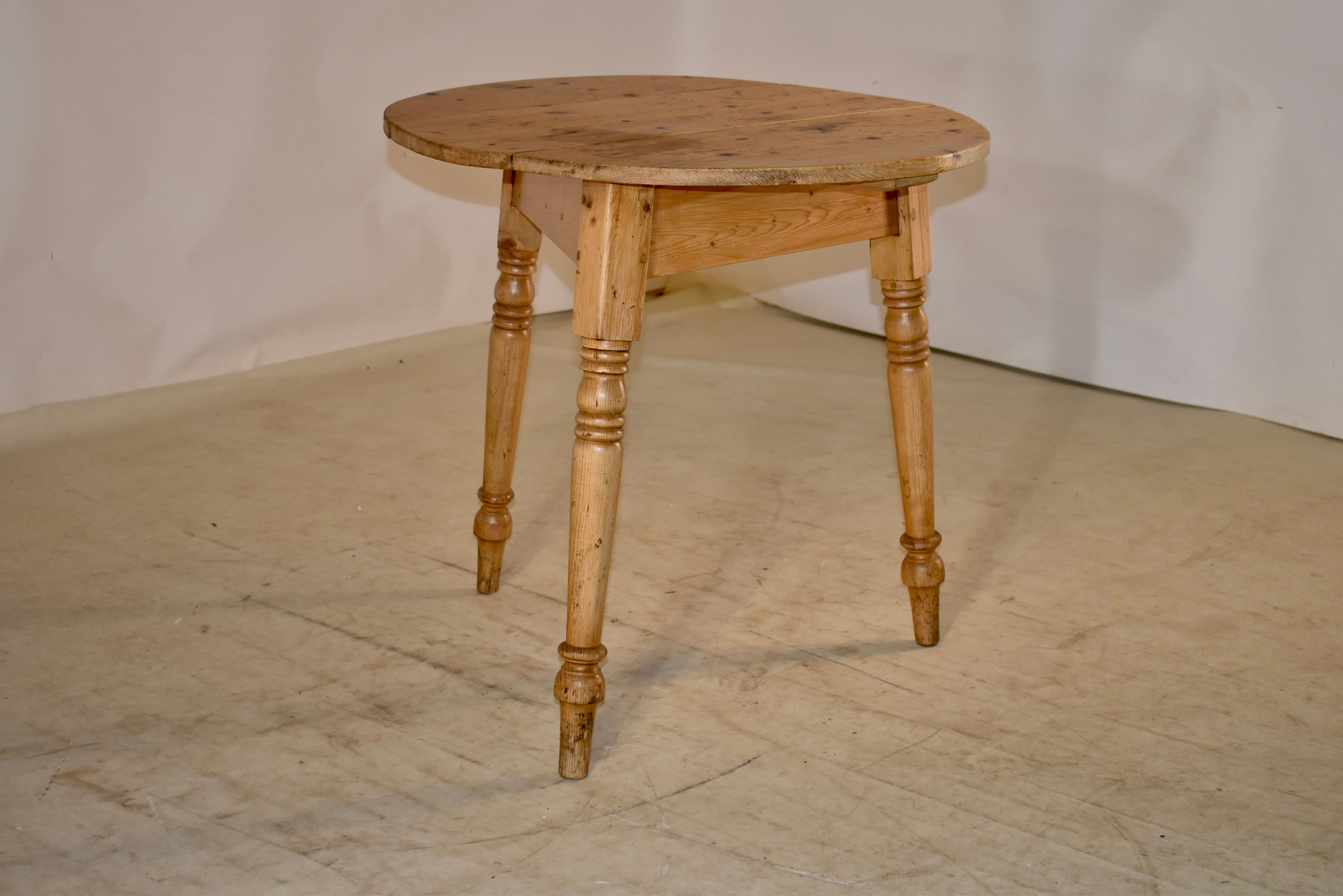 19th Century English Pine Cricket Table In Good Condition For Sale In High Point, NC