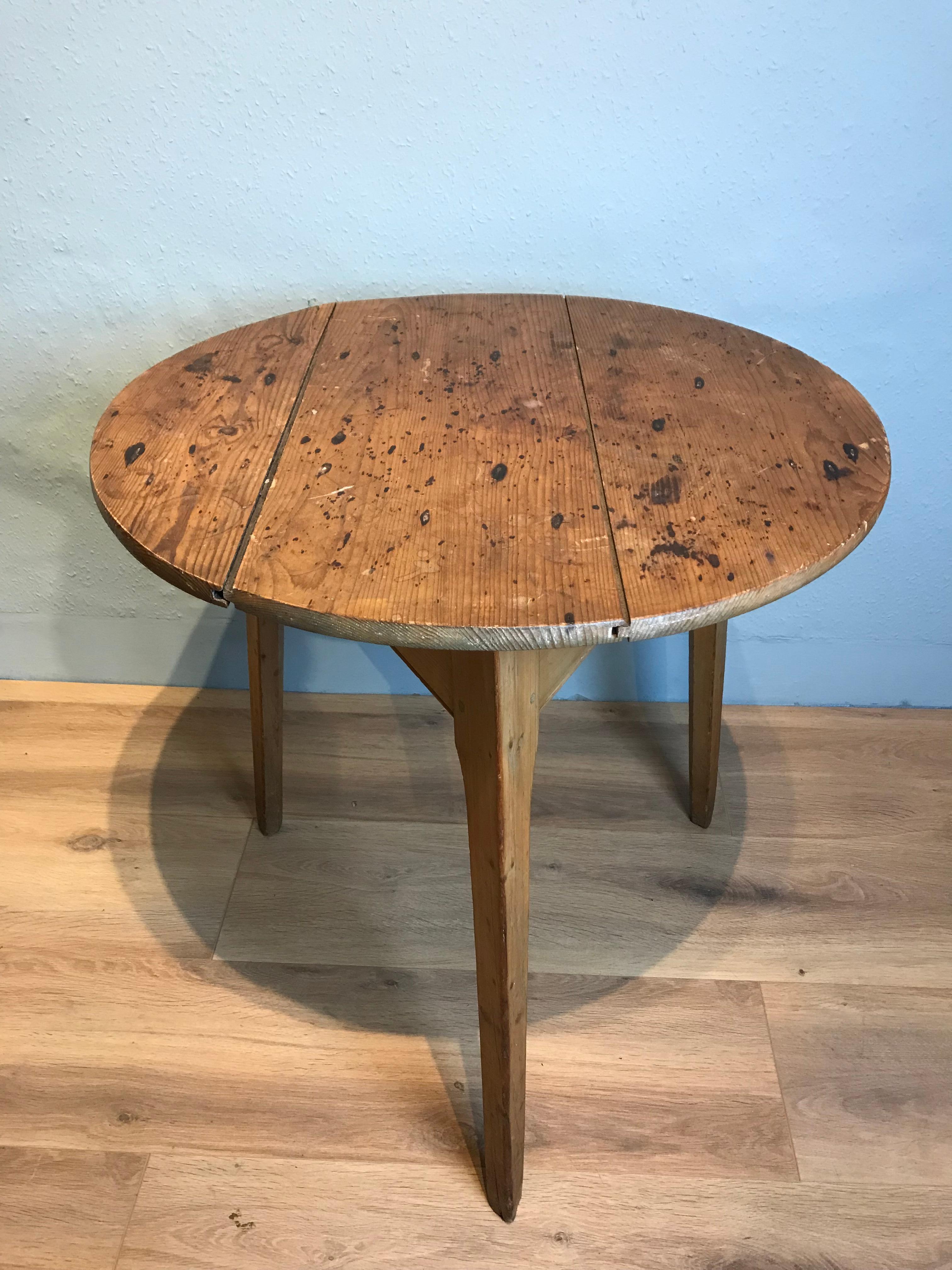 19th century Classic pine cricket table in wonderful original untouched condition. The top has never been removed with its original iron nails surrounded by its natural tannins. The three plank top has naturally shrunk, the underside is just how you