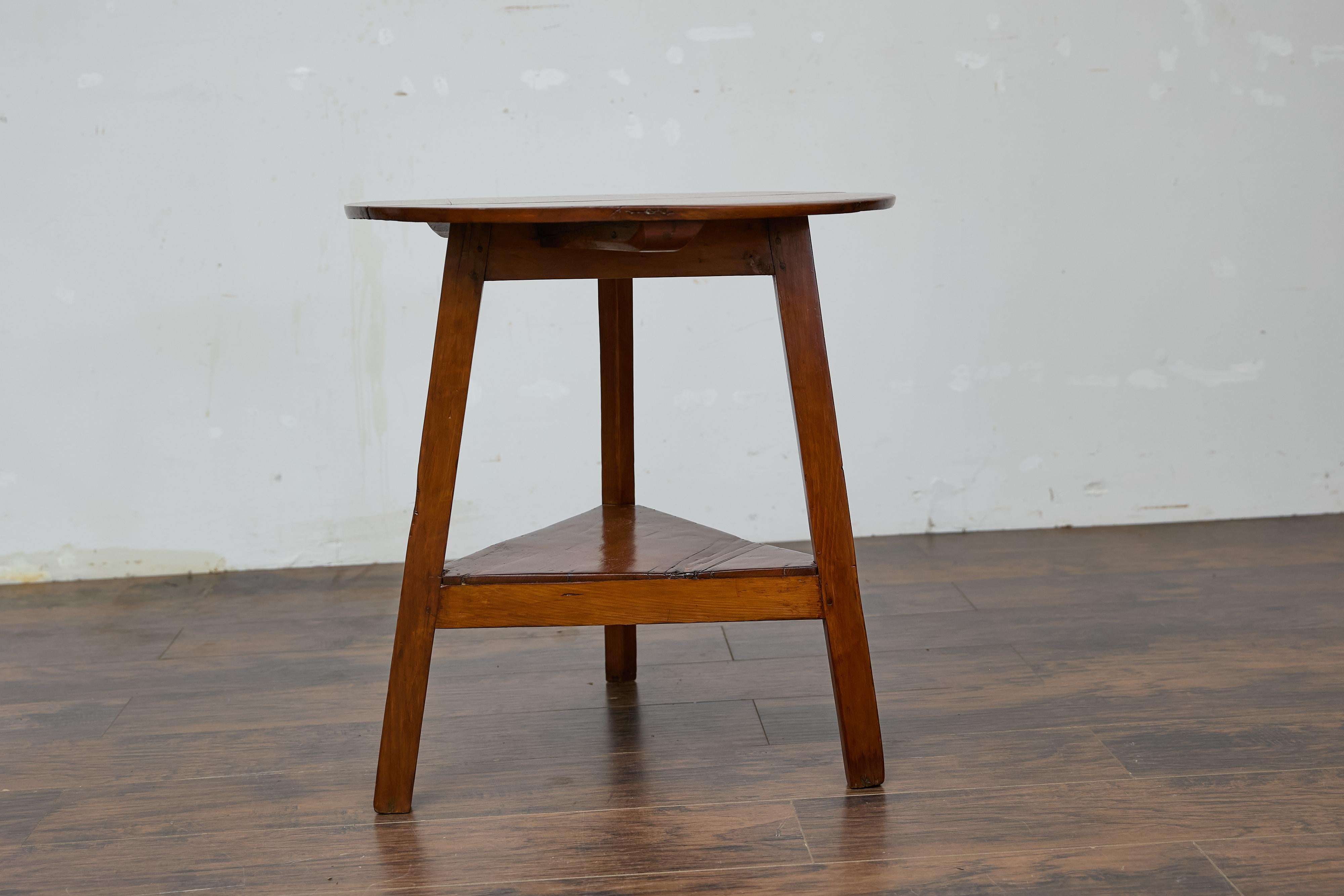 Table de criquet anglaise du 19ème siècle avec plateau circulaire et base tripode en vente 7