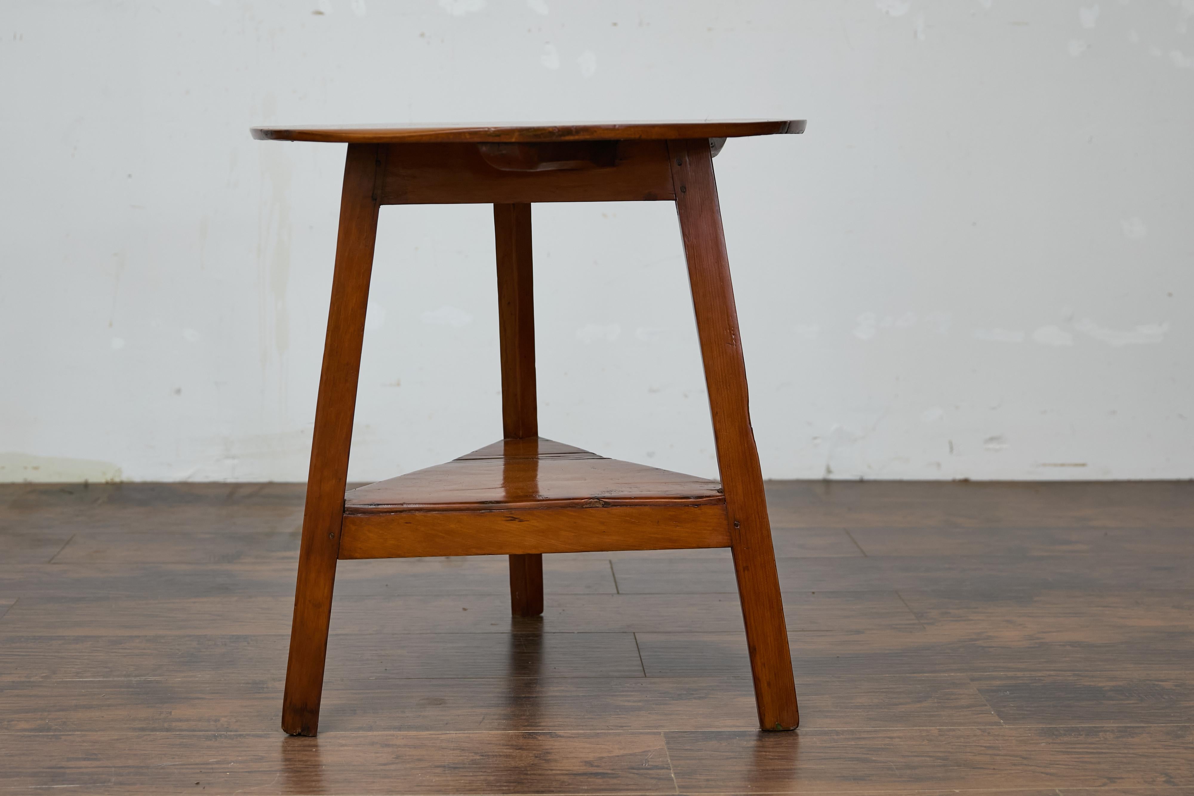 Table de criquet anglaise du 19ème siècle avec plateau circulaire et base tripode Bon état - En vente à Atlanta, GA