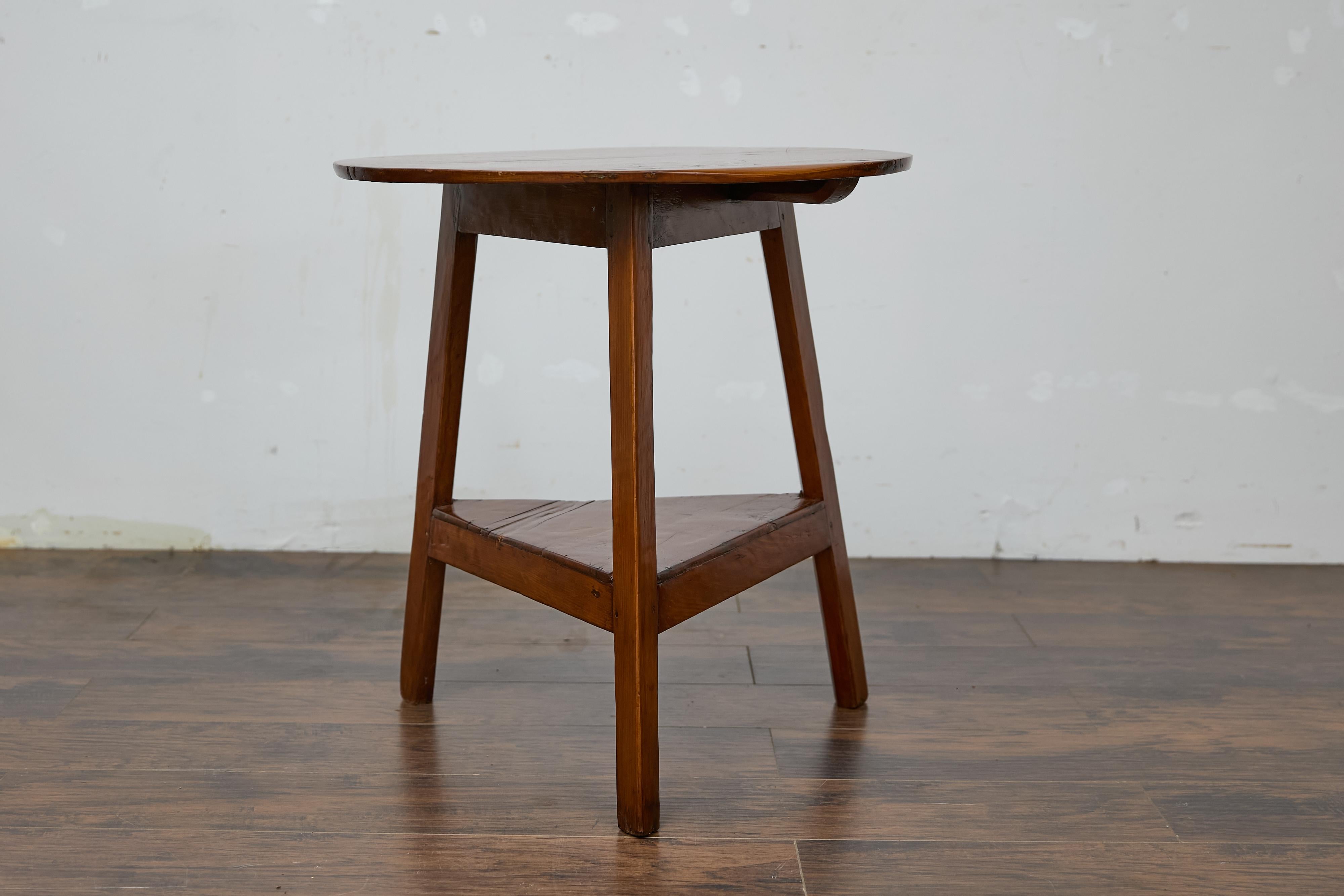 XIXe siècle Table de criquet anglaise du 19ème siècle avec plateau circulaire et base tripode en vente