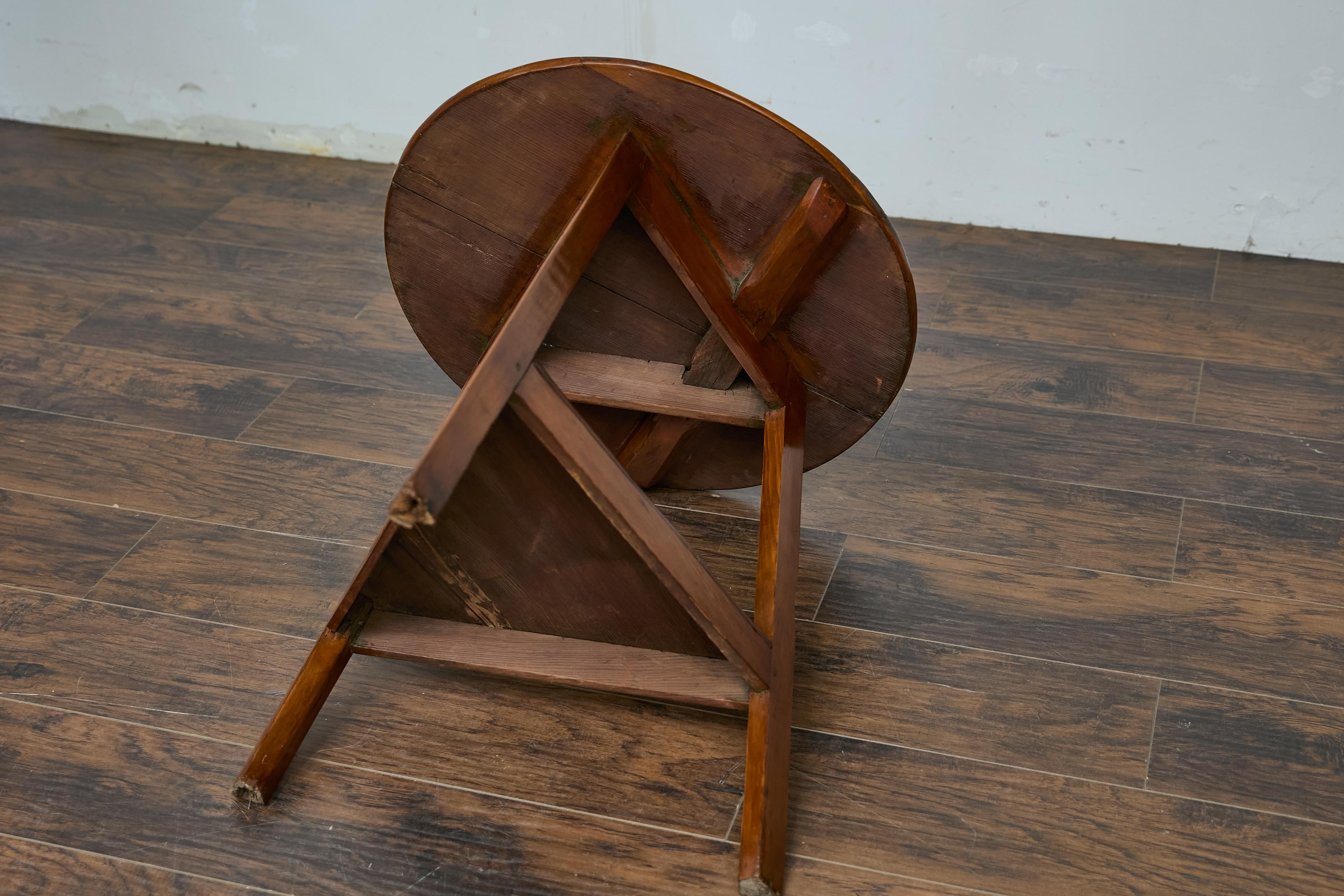 Table de criquet anglaise du 19ème siècle avec plateau circulaire et base tripode en vente 2