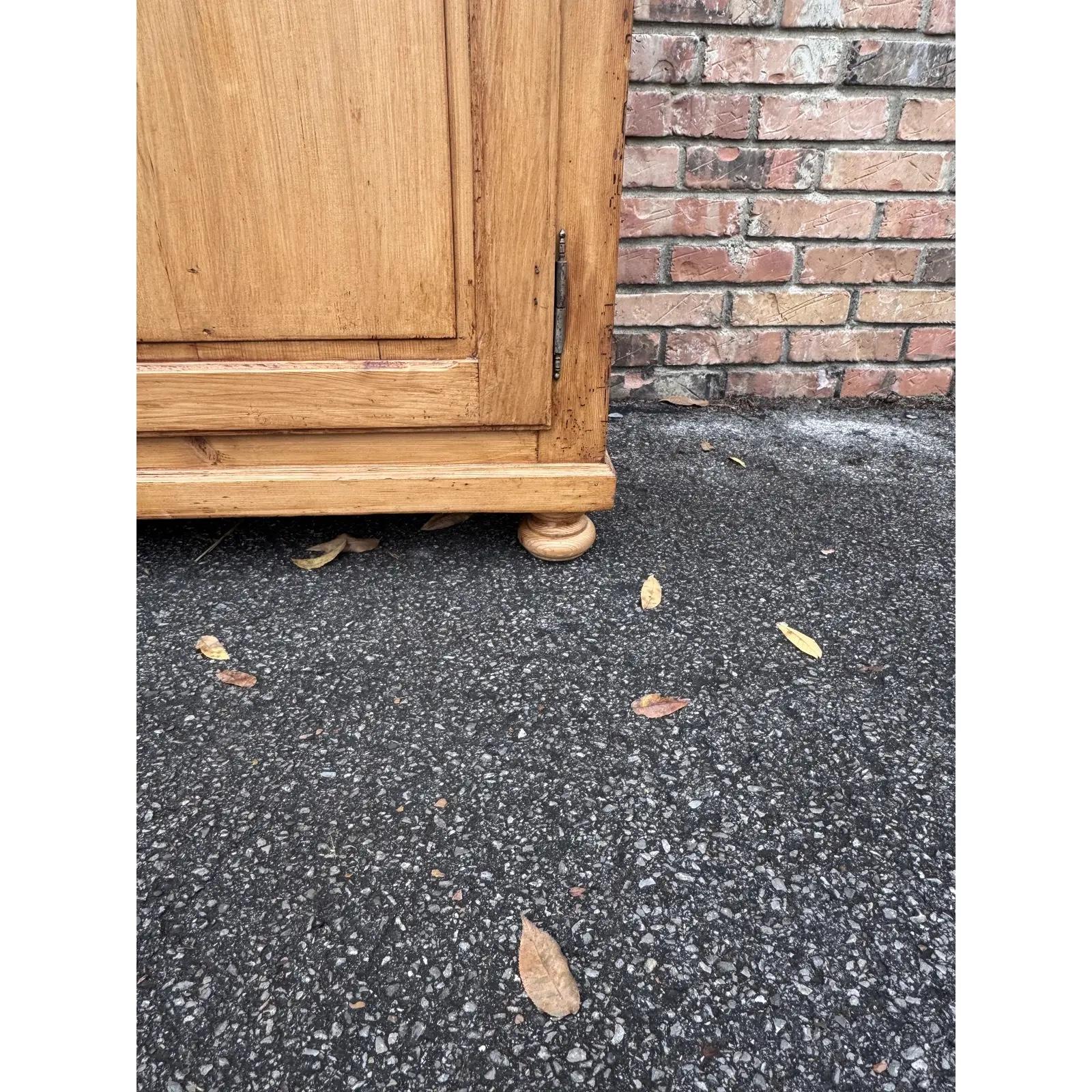 Armadio in pino inglese del XIX secolo in vendita 6