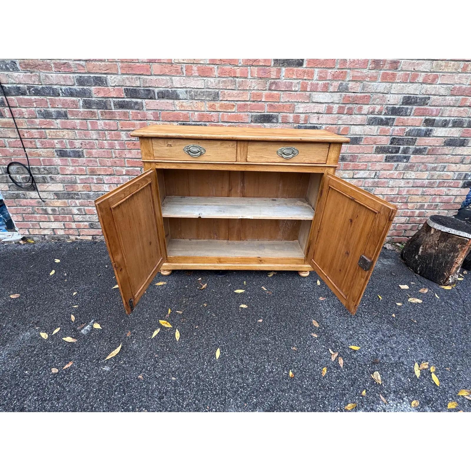 Armadio in pino inglese del XIX secolo in vendita 1