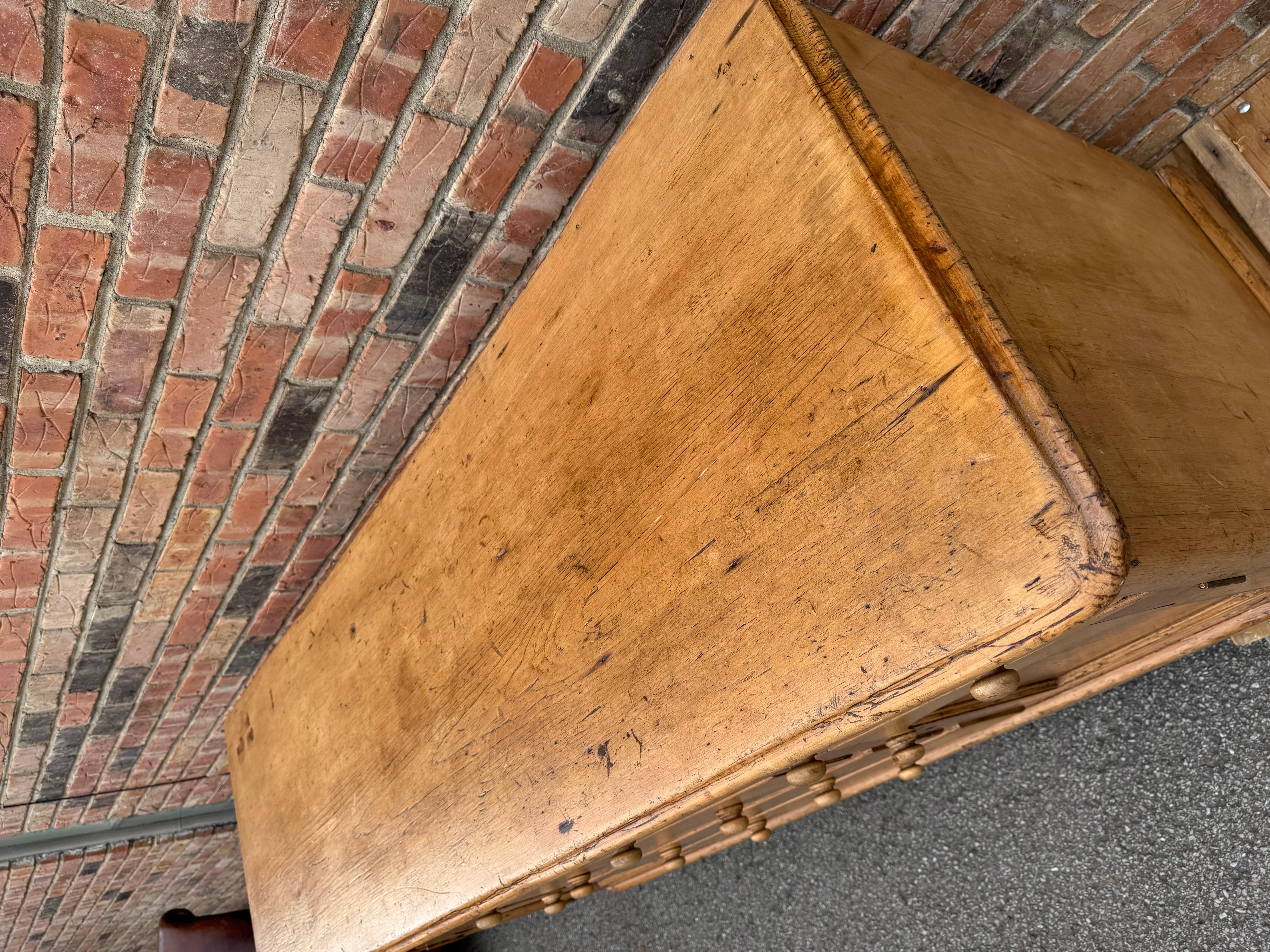 Legno Armadio in pino inglese del XIX secolo in vendita