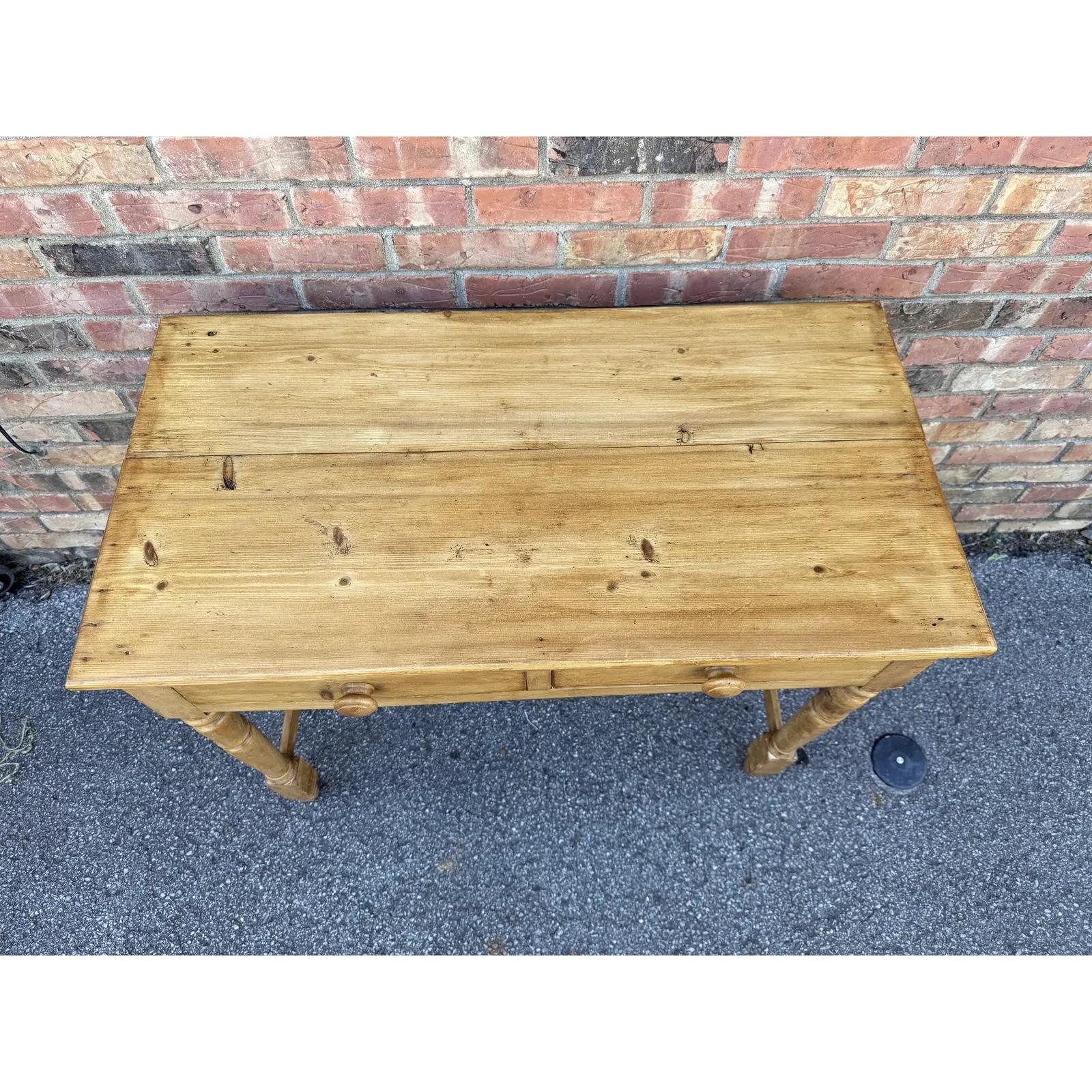 Bois Bureau/table de chevet en pin anglais du 19e siècle en vente