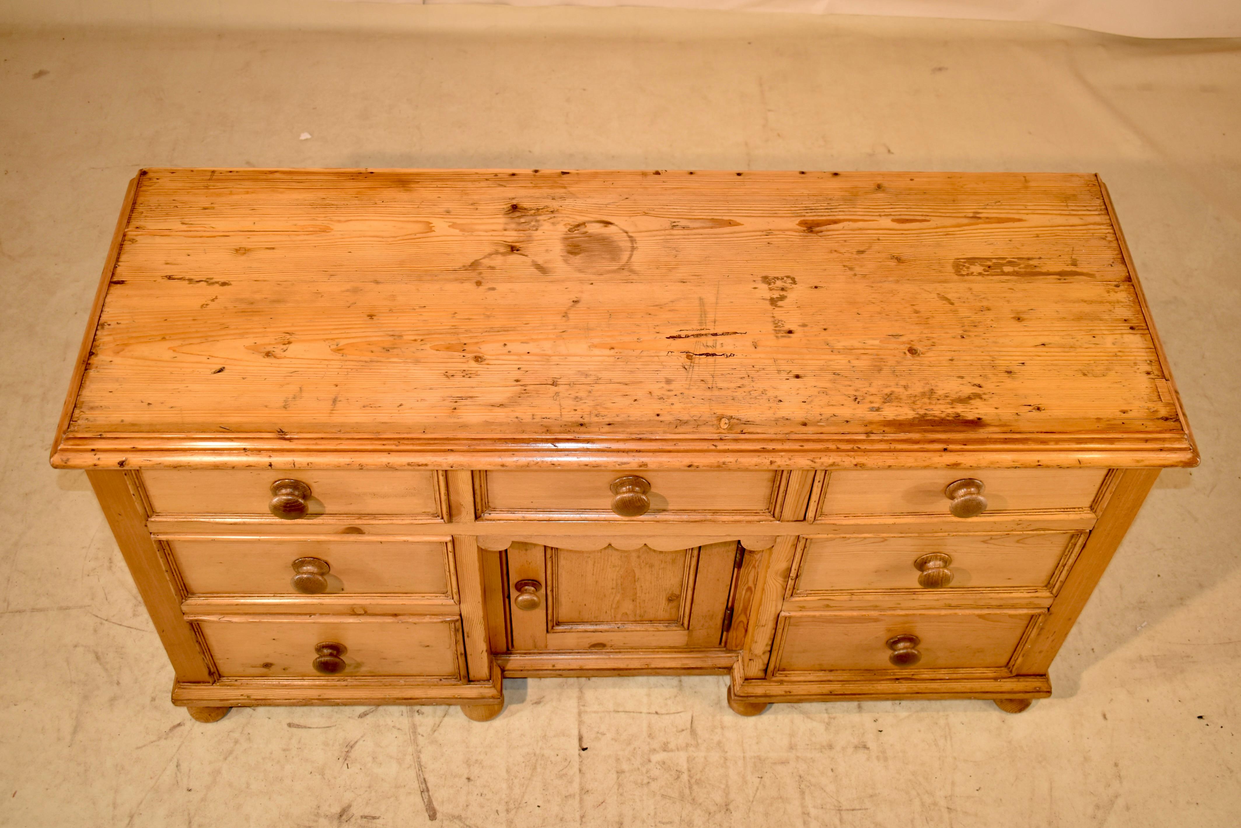 19th Century English Pine Dresser Base For Sale 4