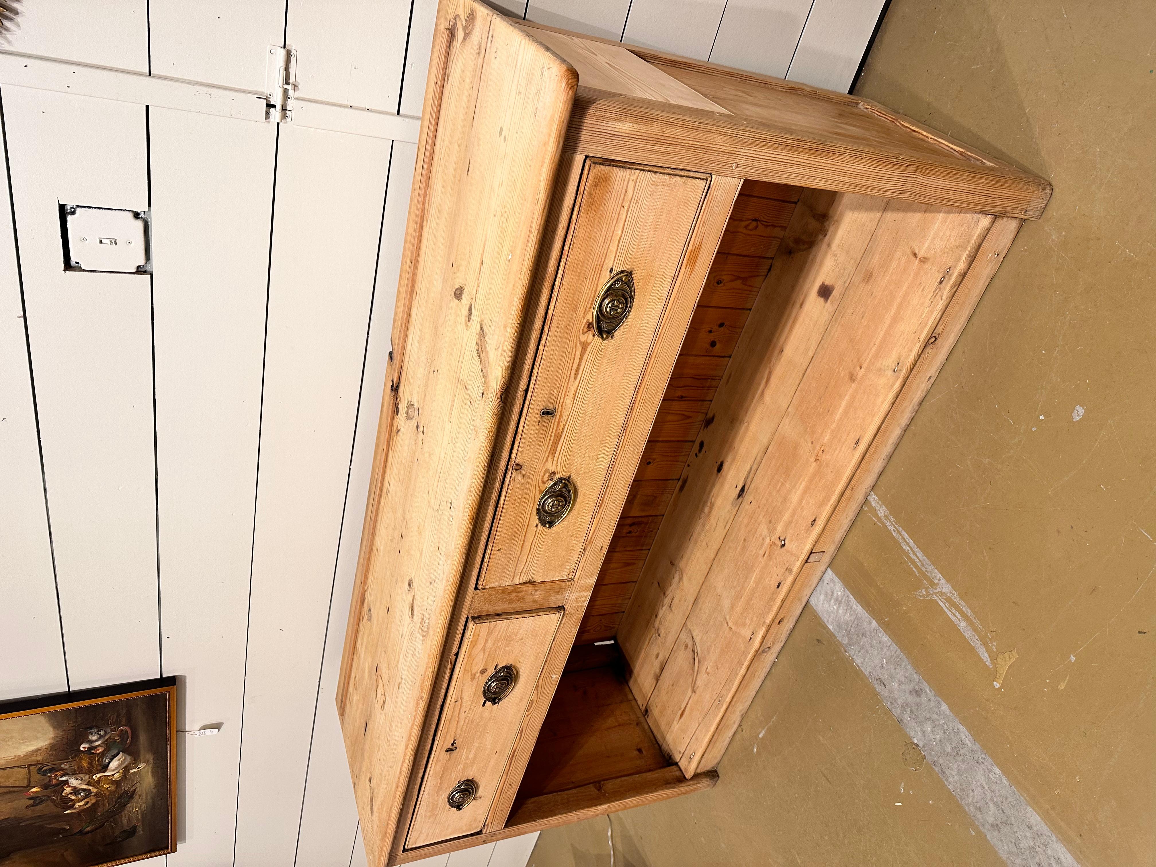 19th Century English Pine Dressing Base In Excellent Condition For Sale In Nashville, TN
