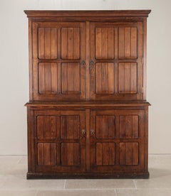 Armario de pino inglés del siglo XIX