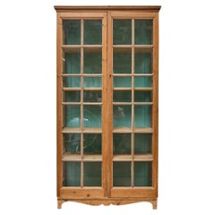 Armario inglés del siglo XIX con puertas de cristal de pino e interior pintado