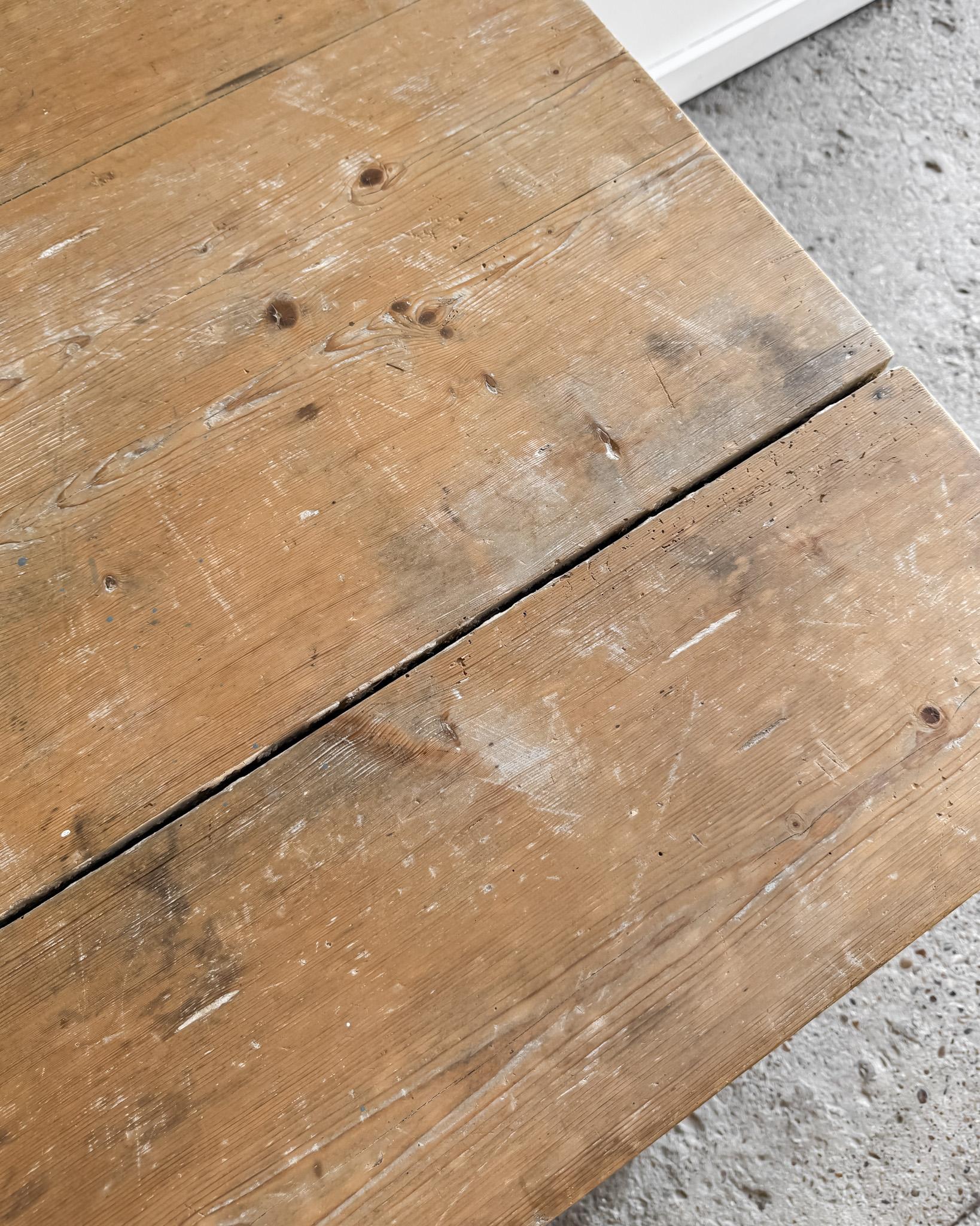 19th Century English Pine Kitchen Table with Tapered Legs and End Drawer For Sale 9